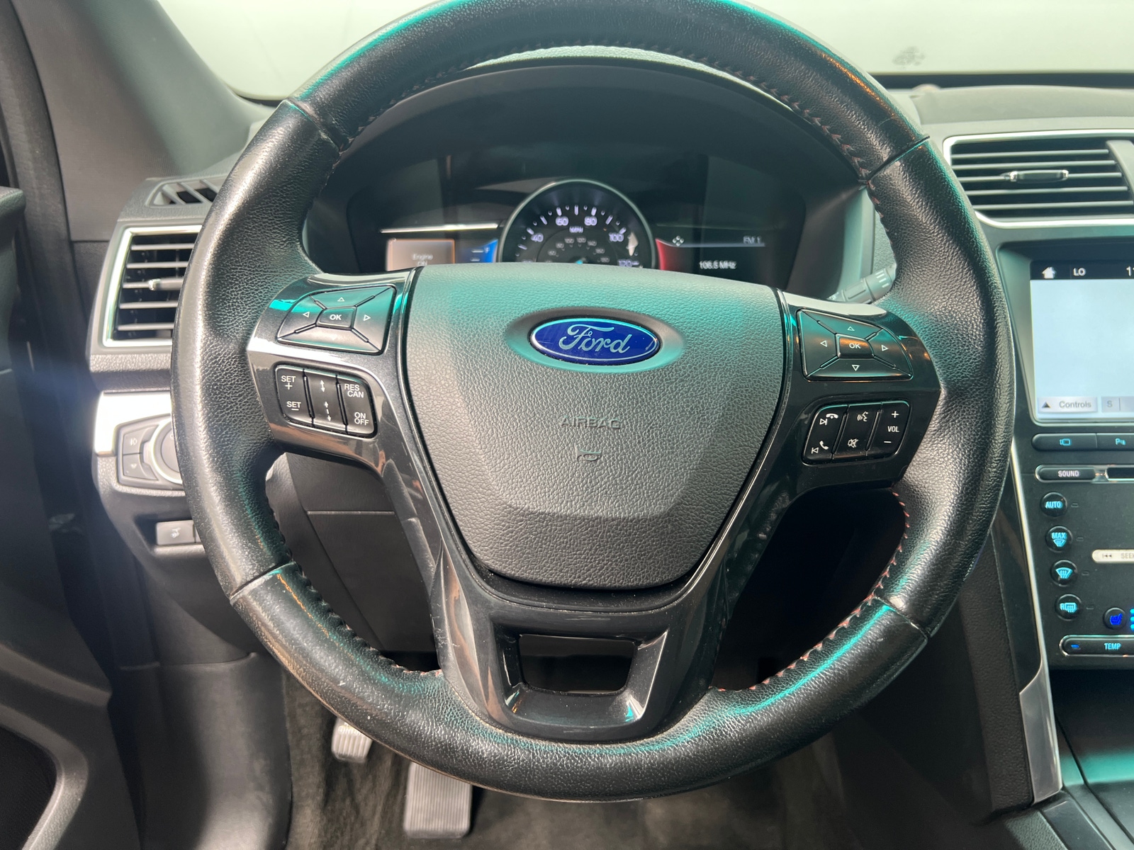 Thumbnail: 2017 Ford Explorer - 4
