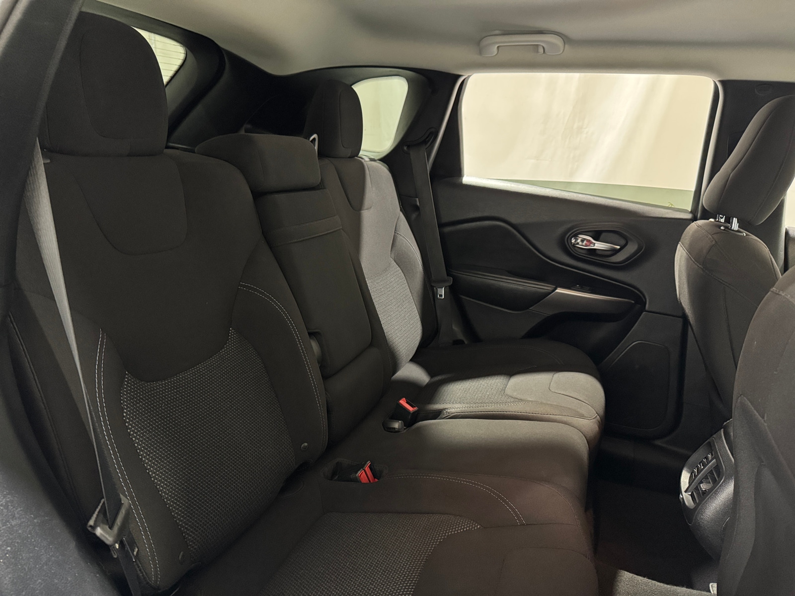 Thumbnail: 2019 Jeep Cherokee - 6