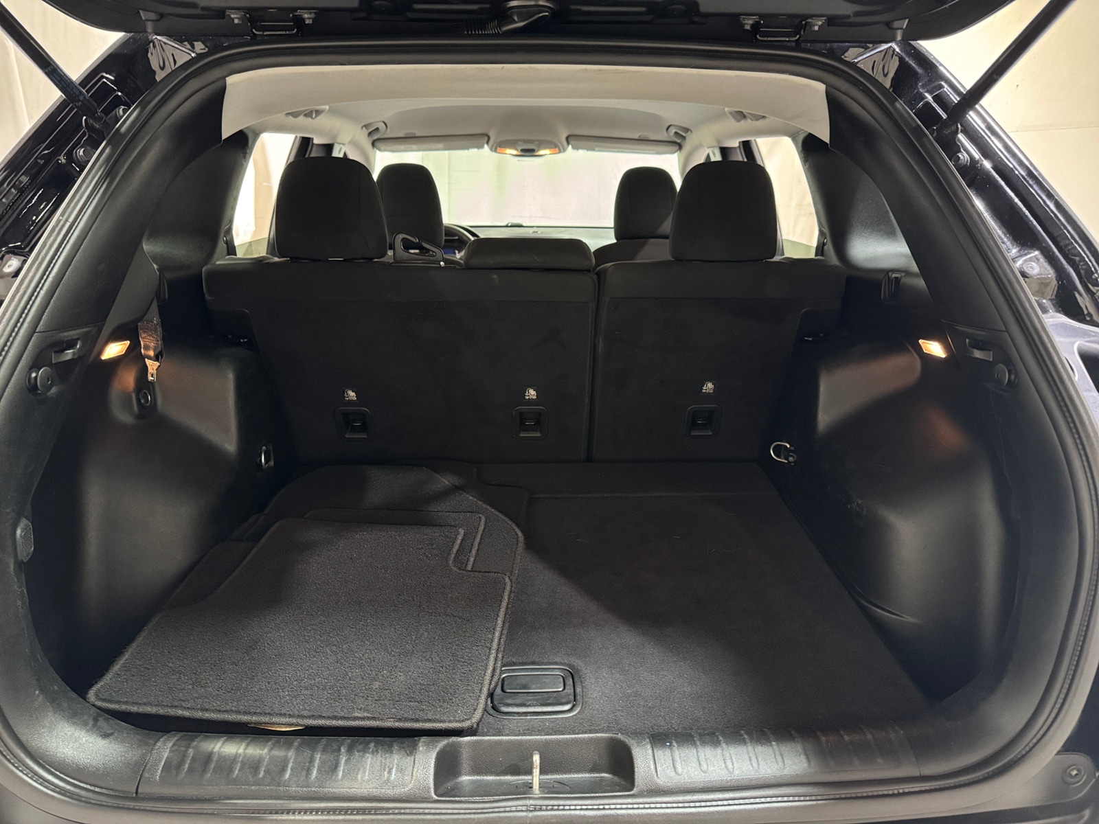 Thumbnail: 2019 Jeep Cherokee - 7
