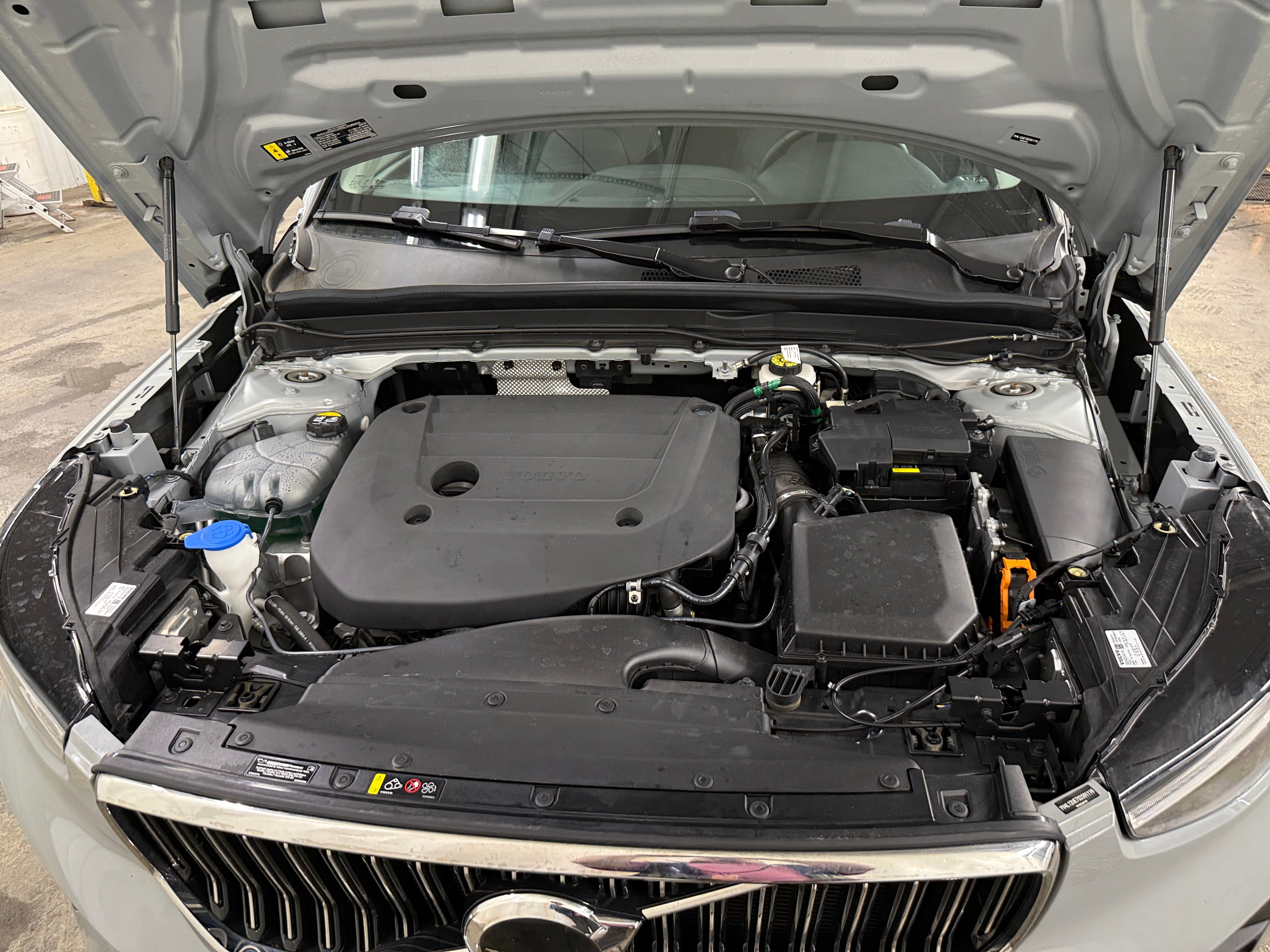 2025 Volvo XC40 Plus - Photo 8