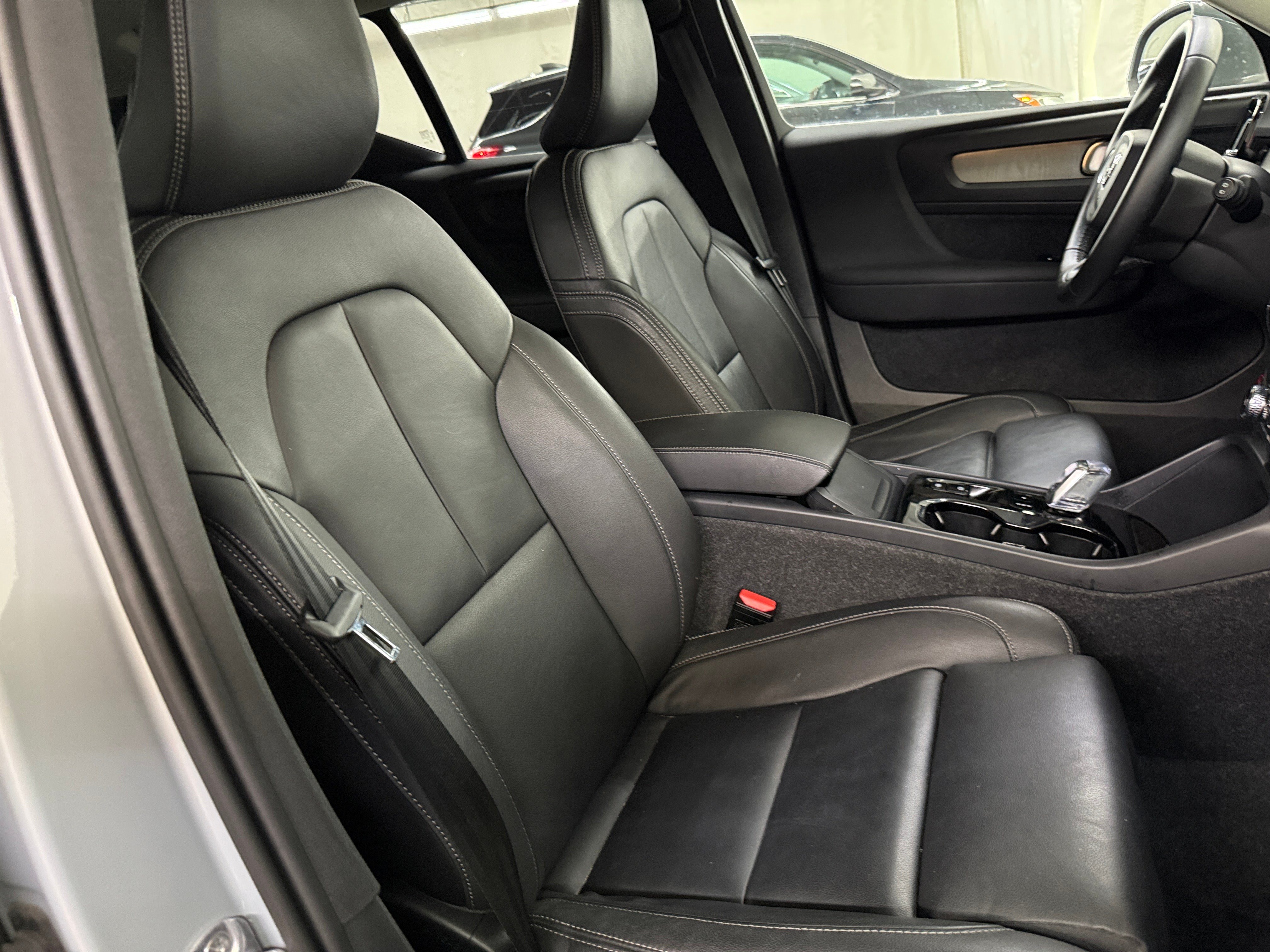 2025 Volvo XC40