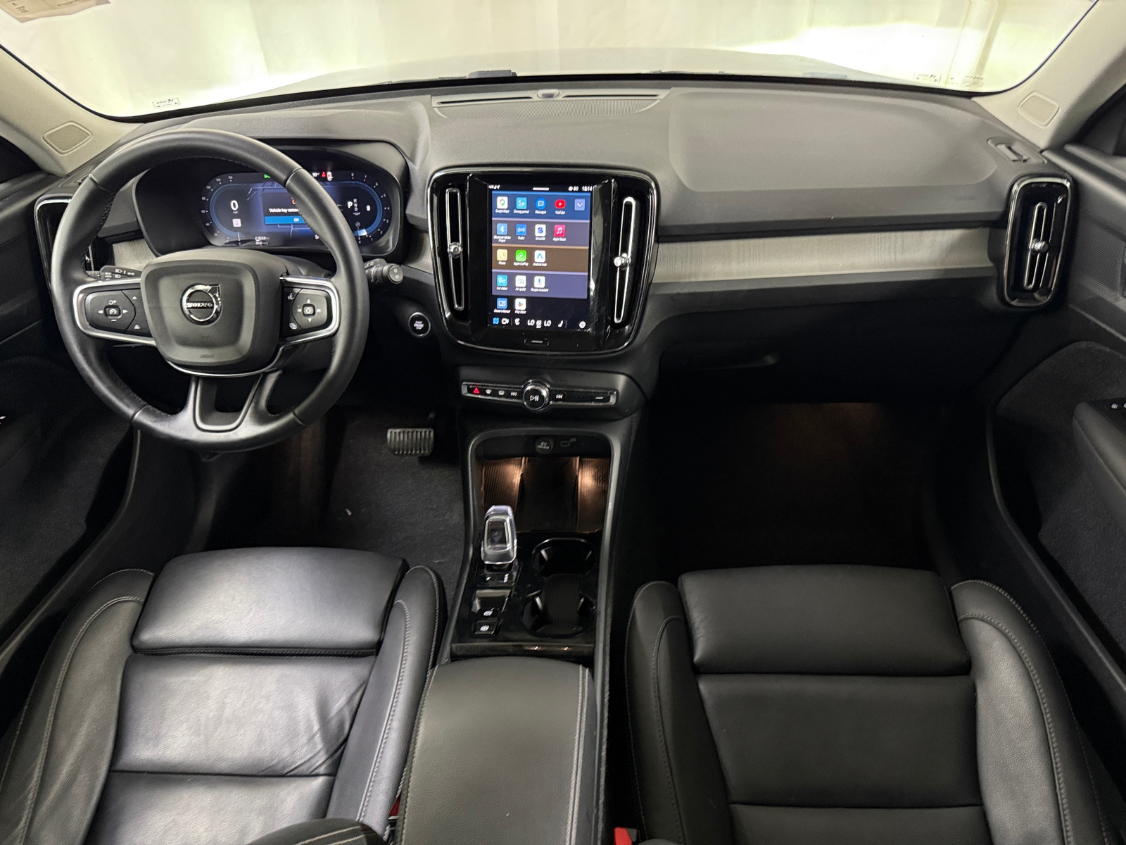 Thumbnail: 2025 Volvo XC40 - 2