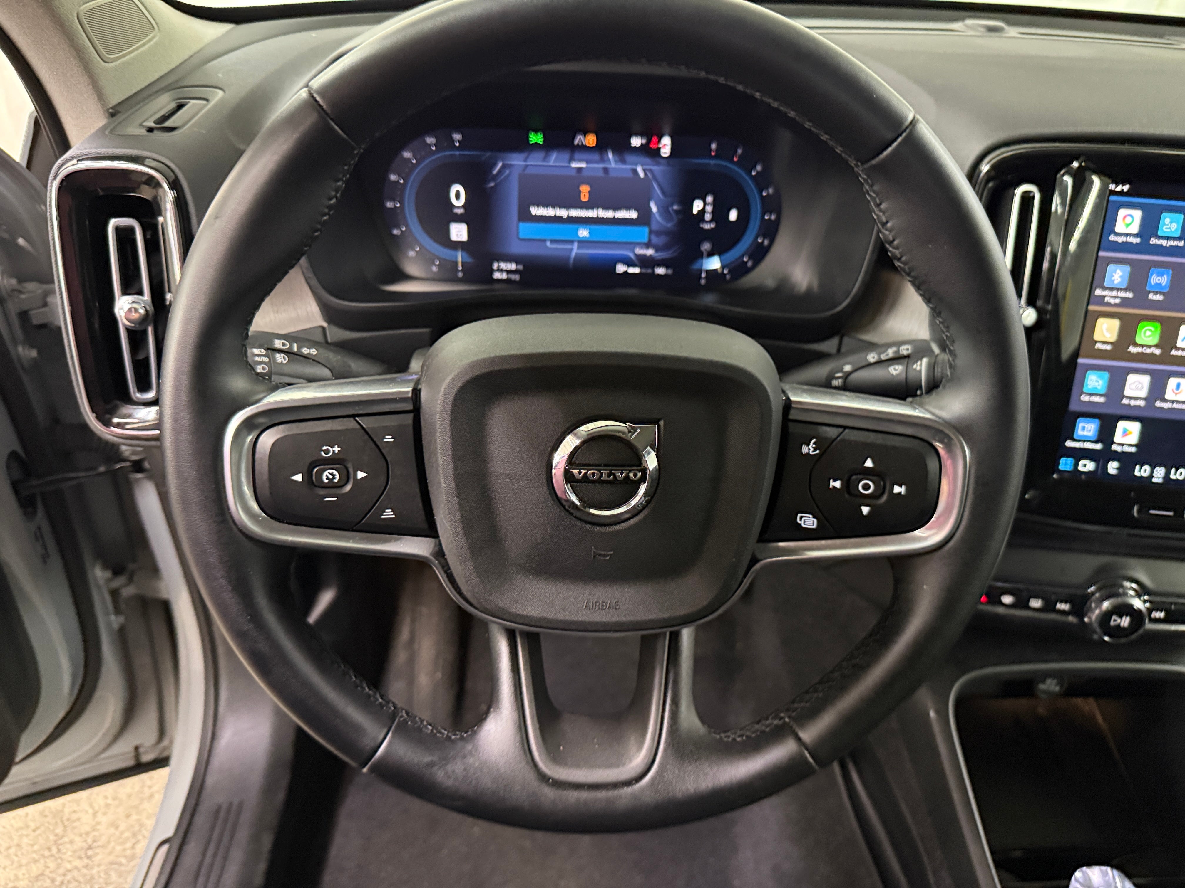 2025 Volvo XC40 Plus - Photo 3