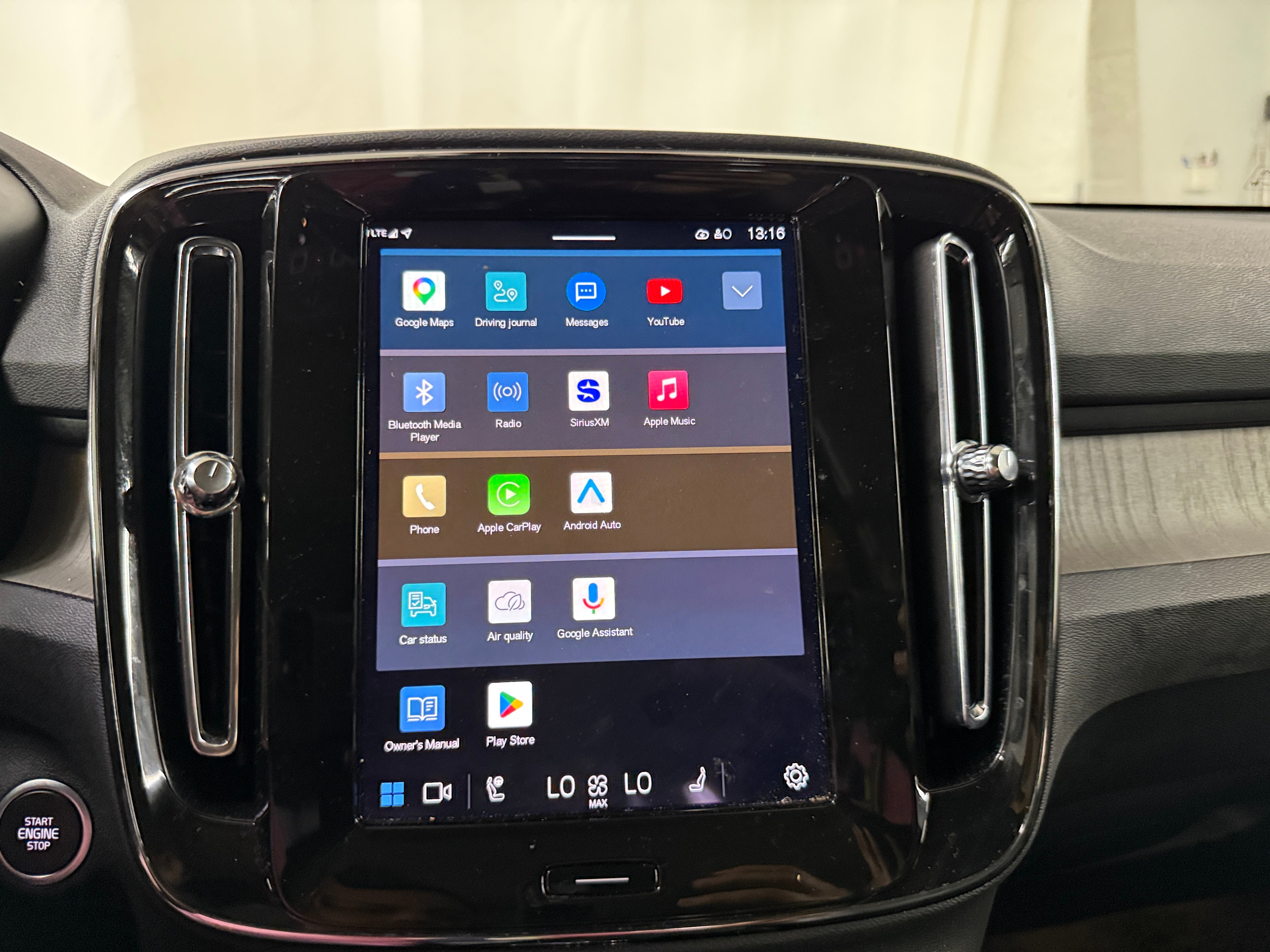 2025 Volvo XC40 Plus - Photo 20