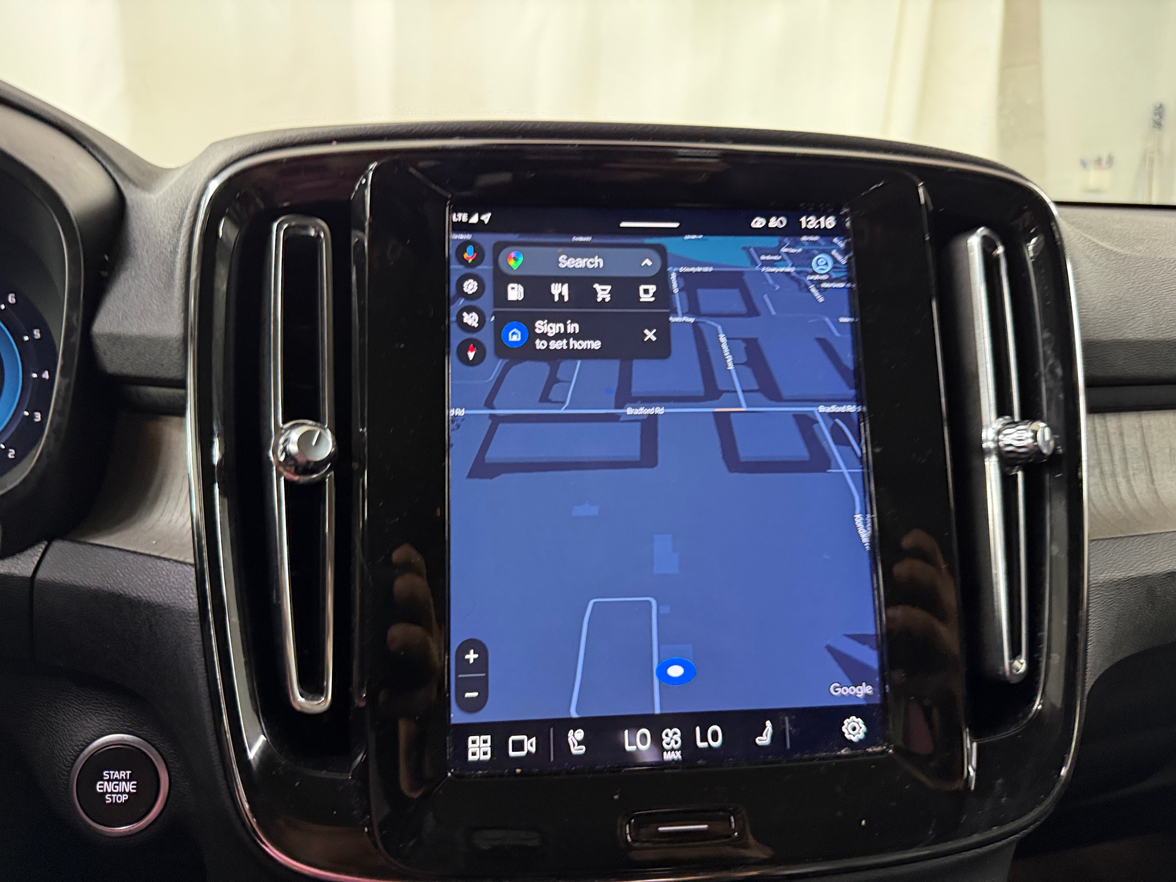 2025 Volvo XC40 Plus - Photo 12
