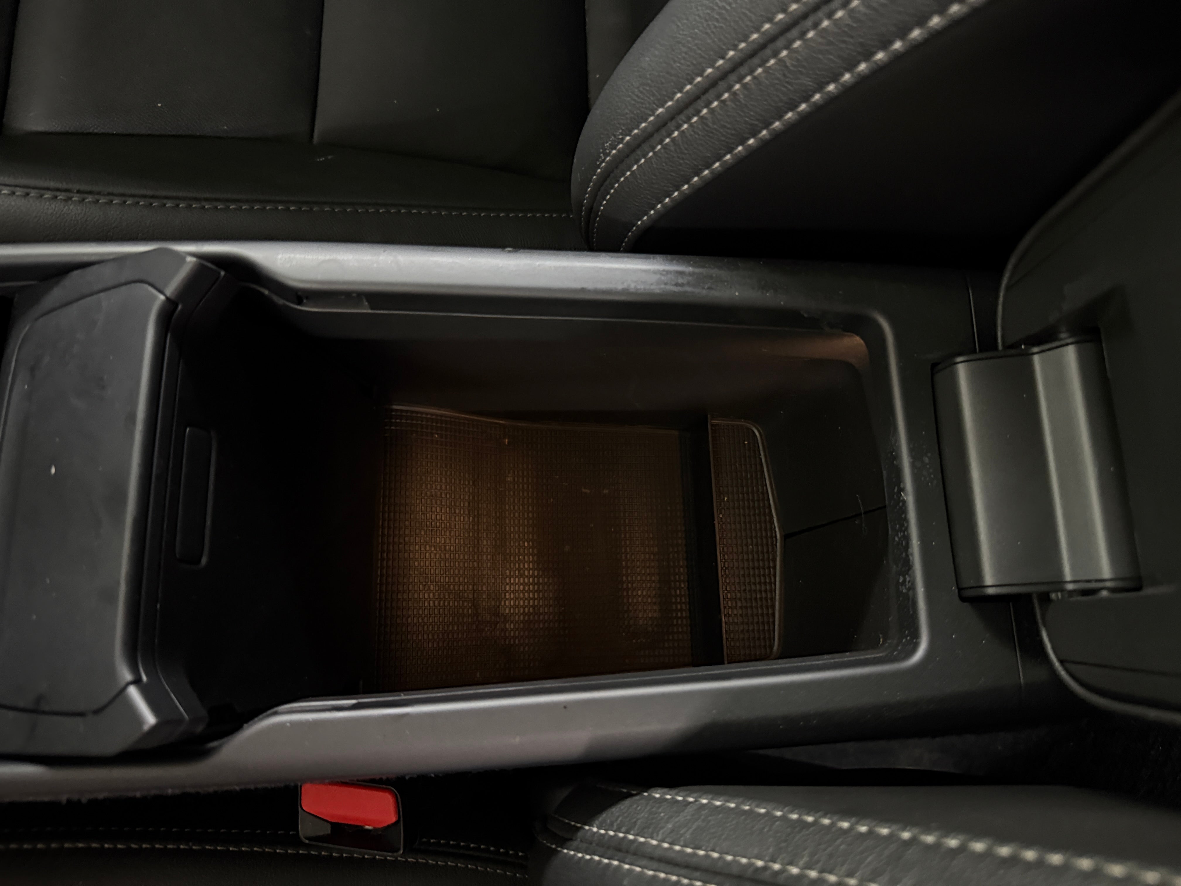 2025 Volvo XC40 Plus - Photo 16