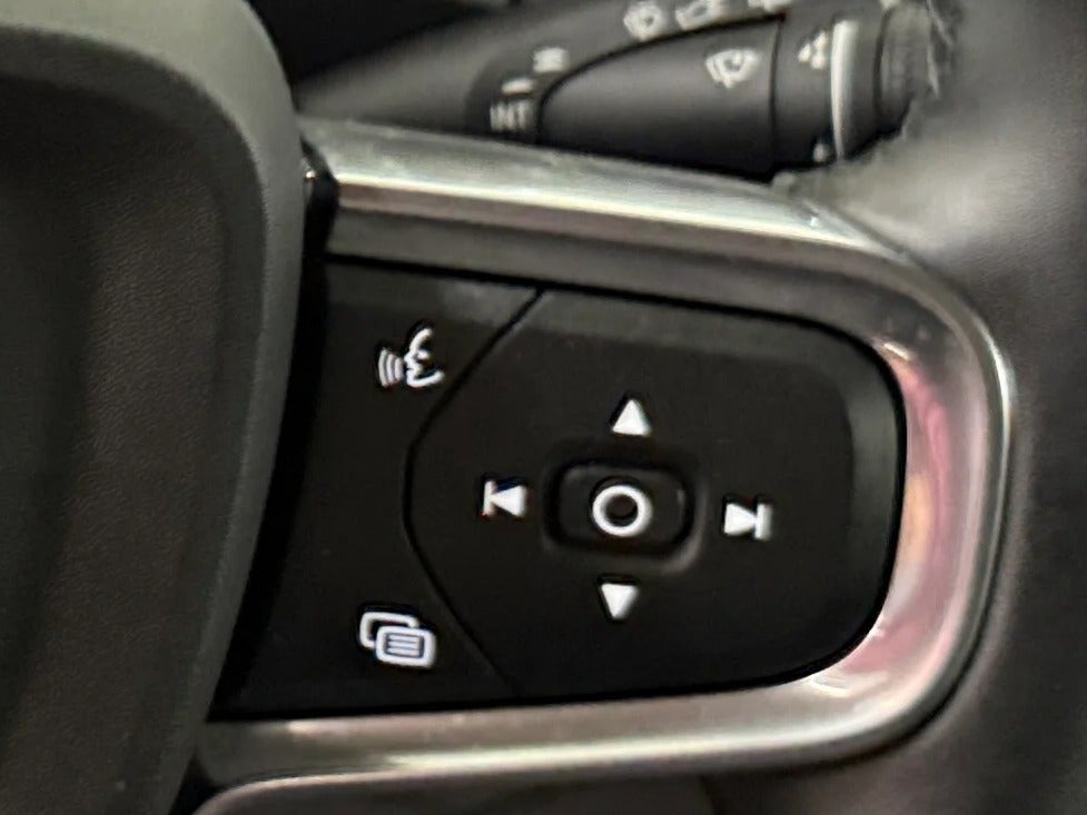 2025 Volvo XC40 Plus - Photo 13