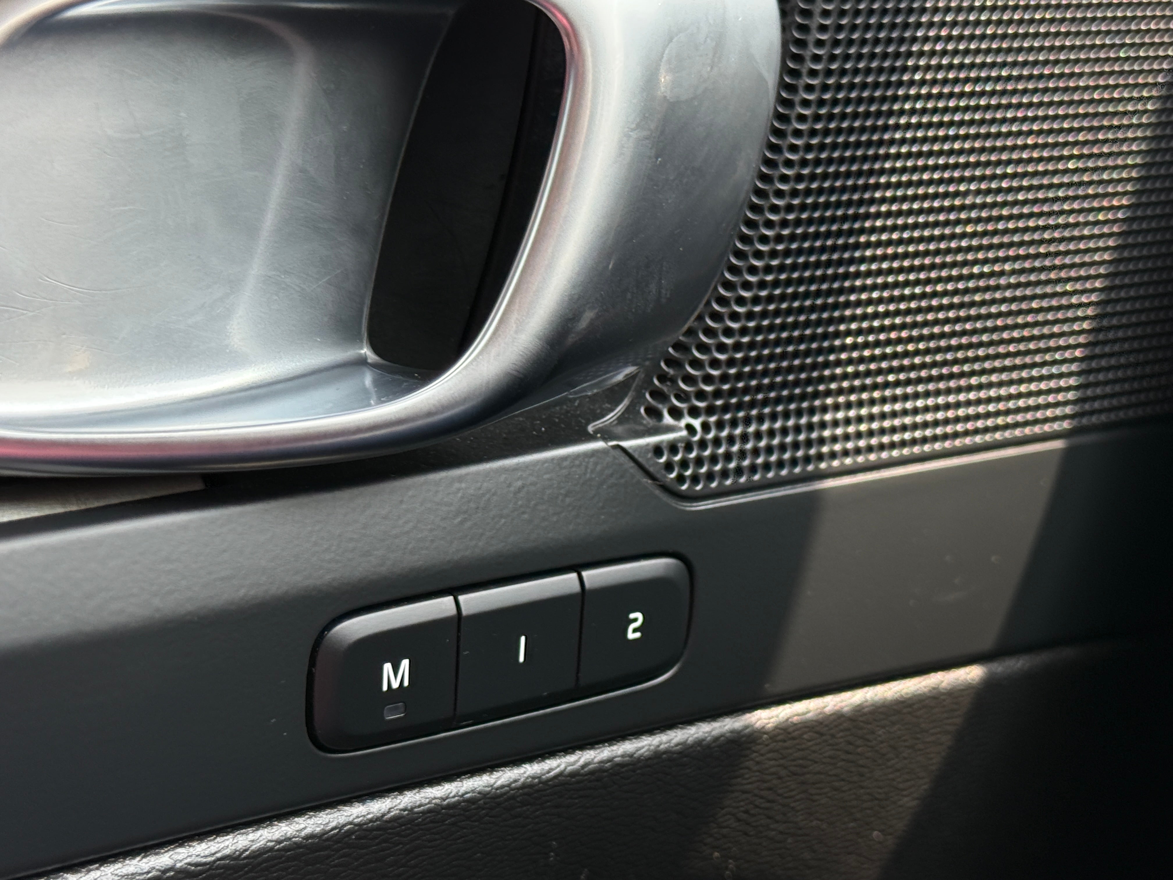2025 Volvo XC40 Plus - Photo 22