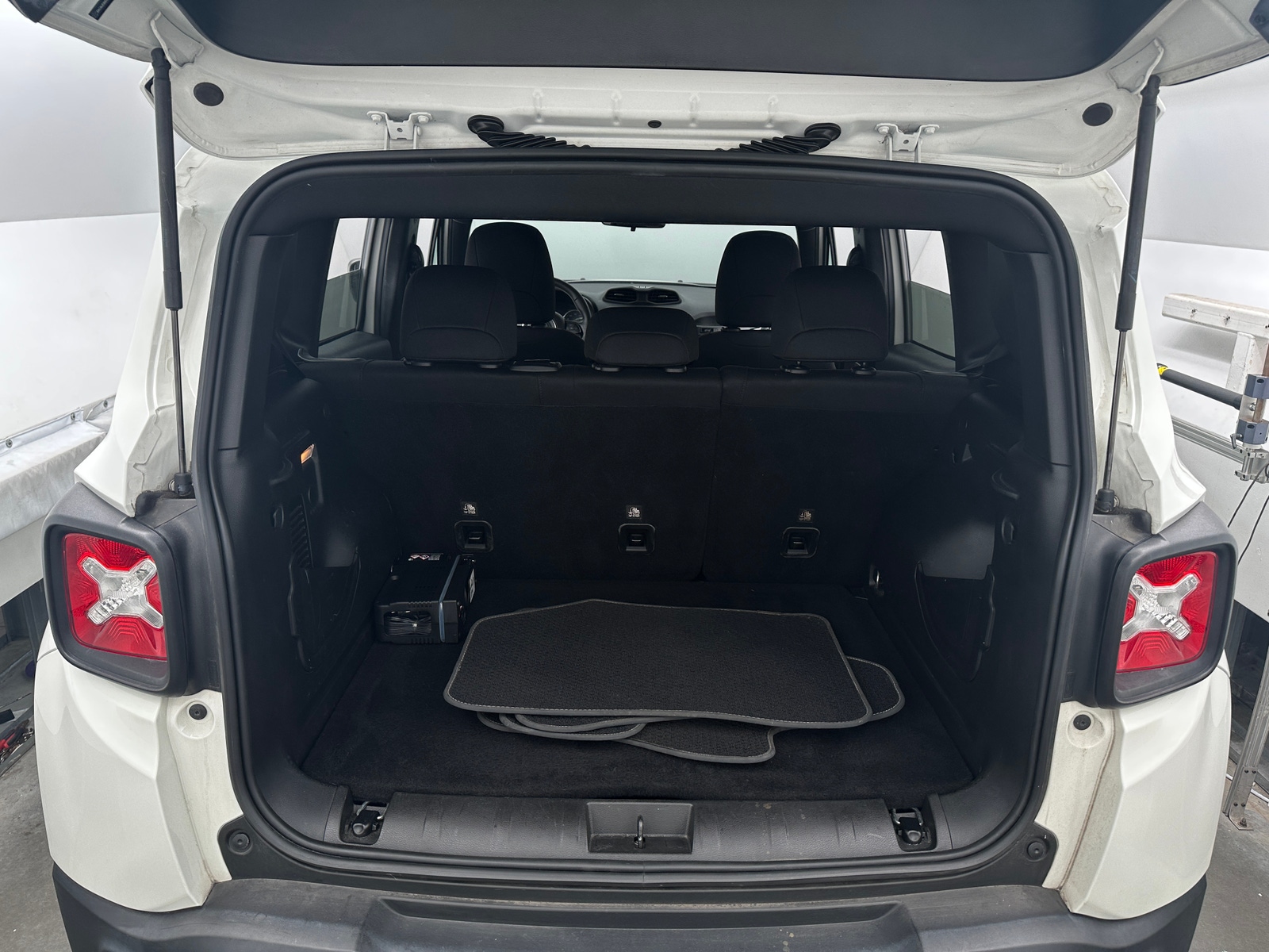 Thumbnail: 2021 Jeep Renegade - 7