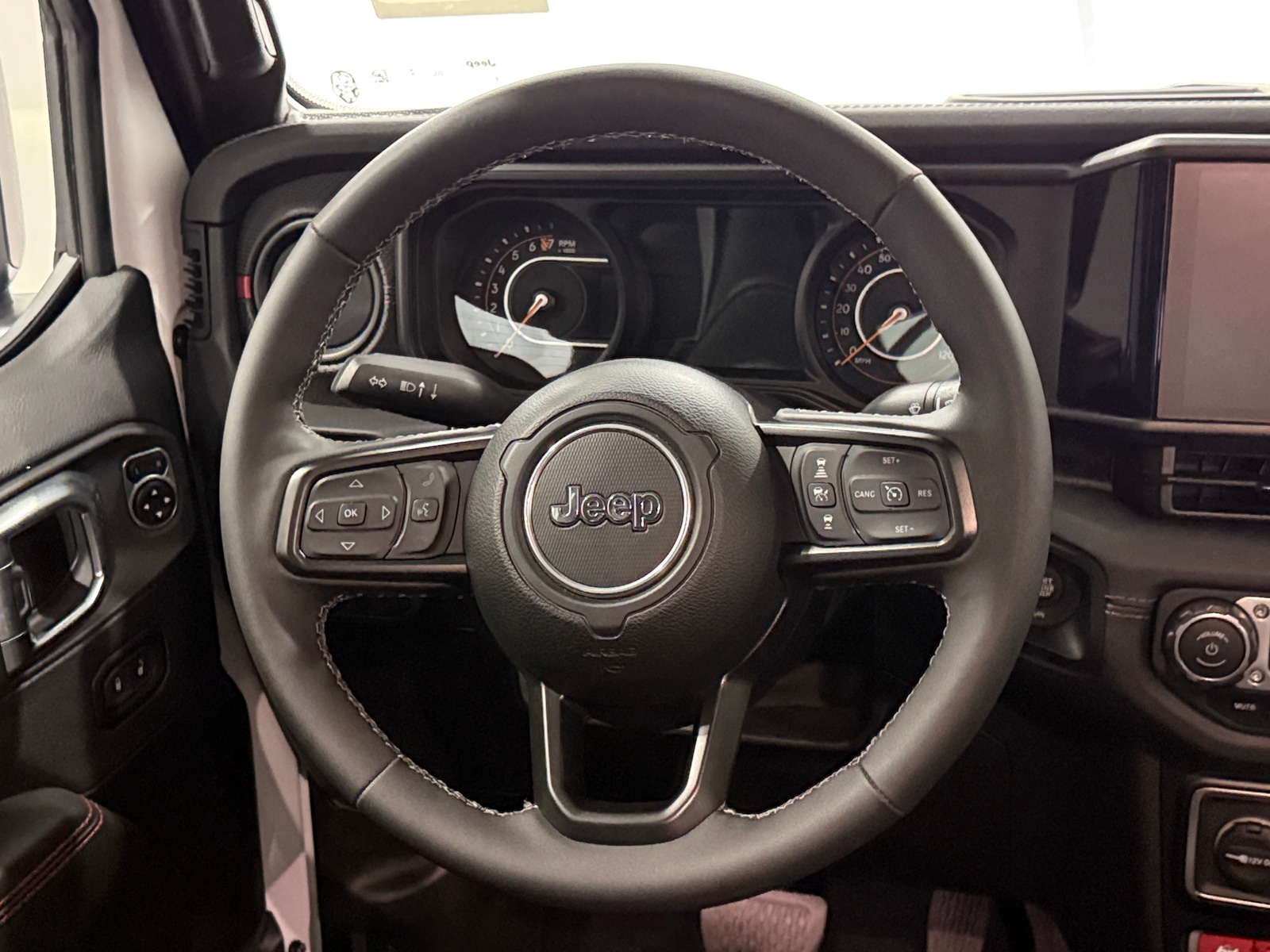 Thumbnail: 2025 Jeep Gladiator - 4