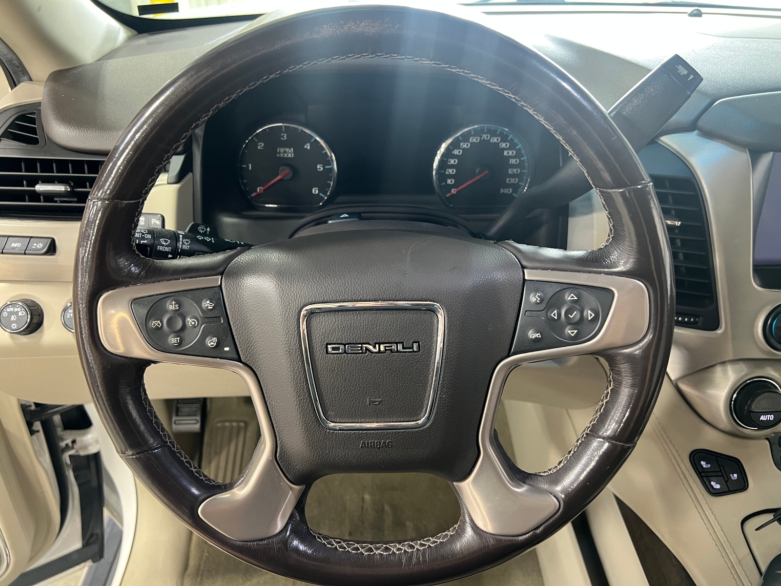 Thumbnail: 2018 GMC Yukon XL - 4