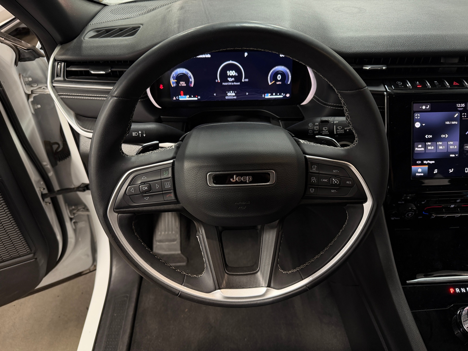 Thumbnail: 2023 Jeep Grand Cherokee L - 4