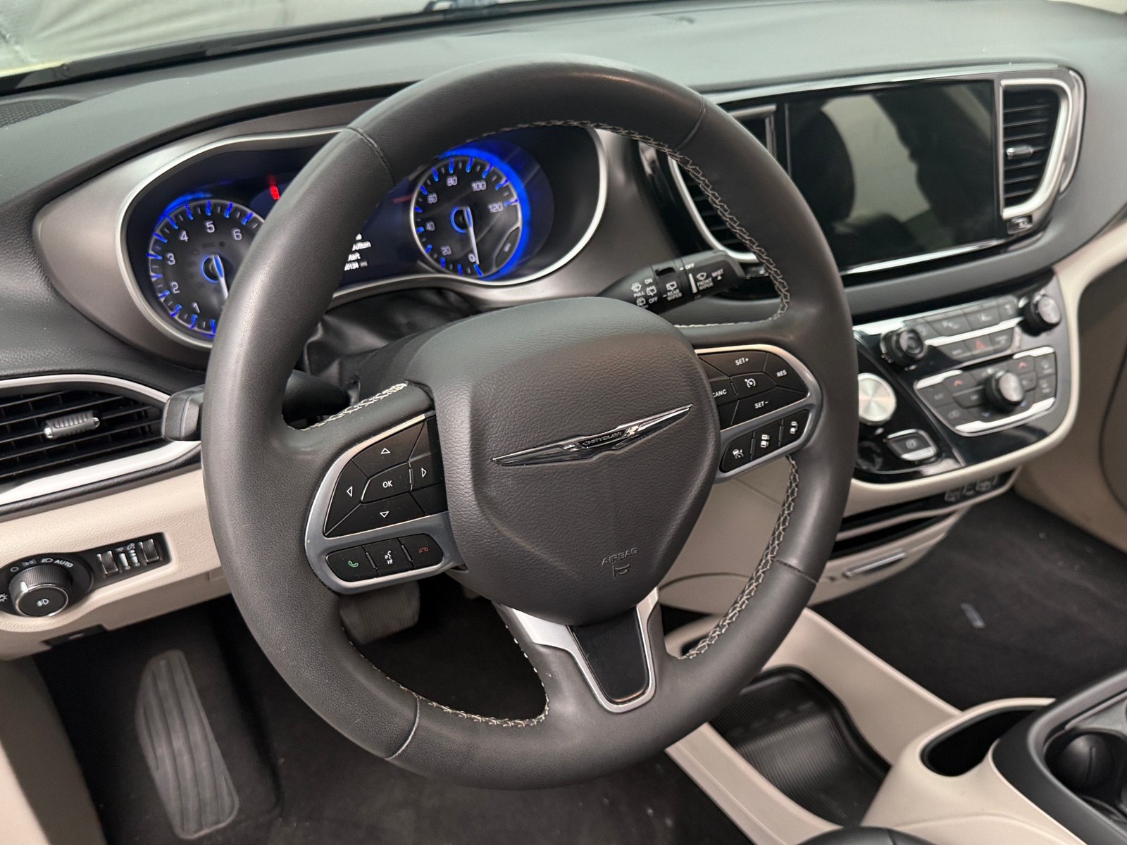 Thumbnail: 2024 Chrysler Pacifica - 4