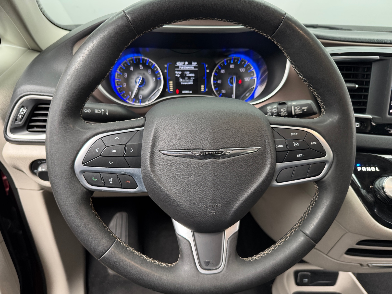Thumbnail: 2023 Chrysler Voyager - 5