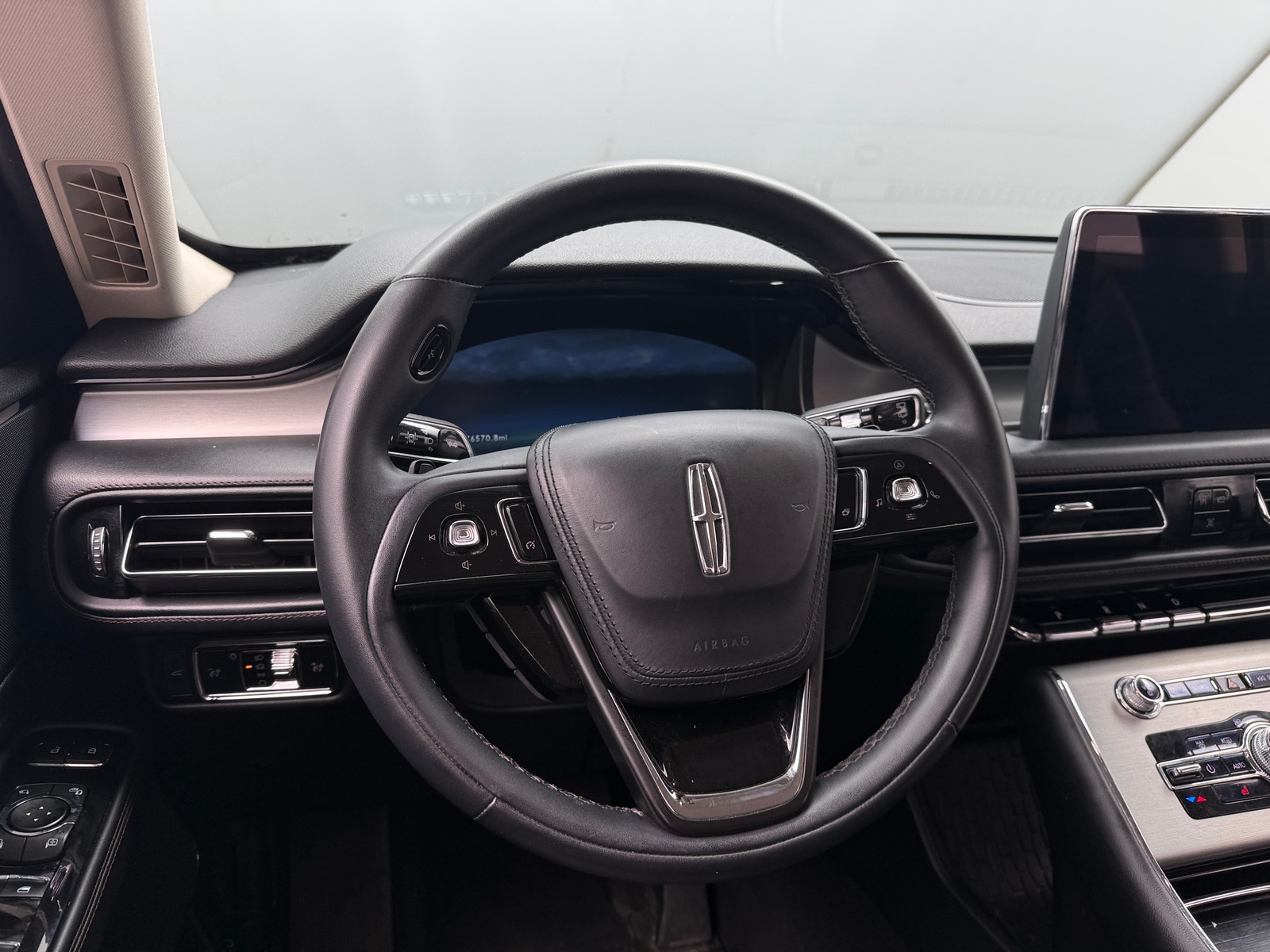 Thumbnail: 2023 Lincoln Aviator - 3