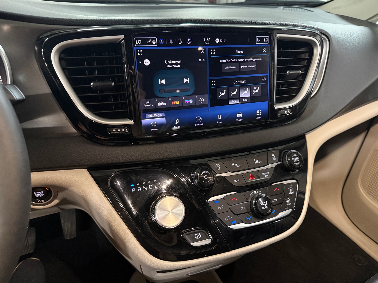 Thumbnail: 2024 Chrysler Pacifica - 3