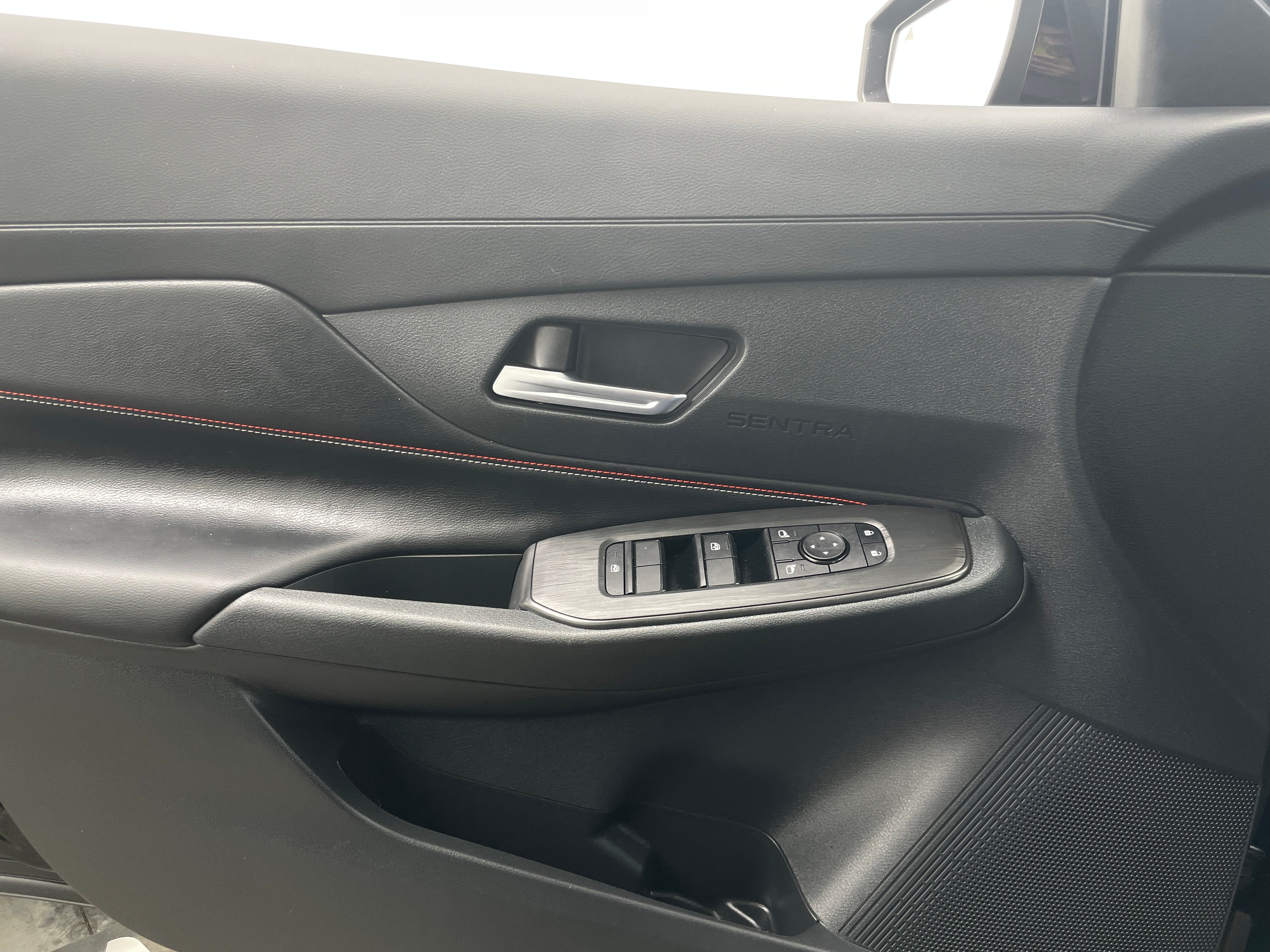 2026 Nissan Sentra SR - Photo 9