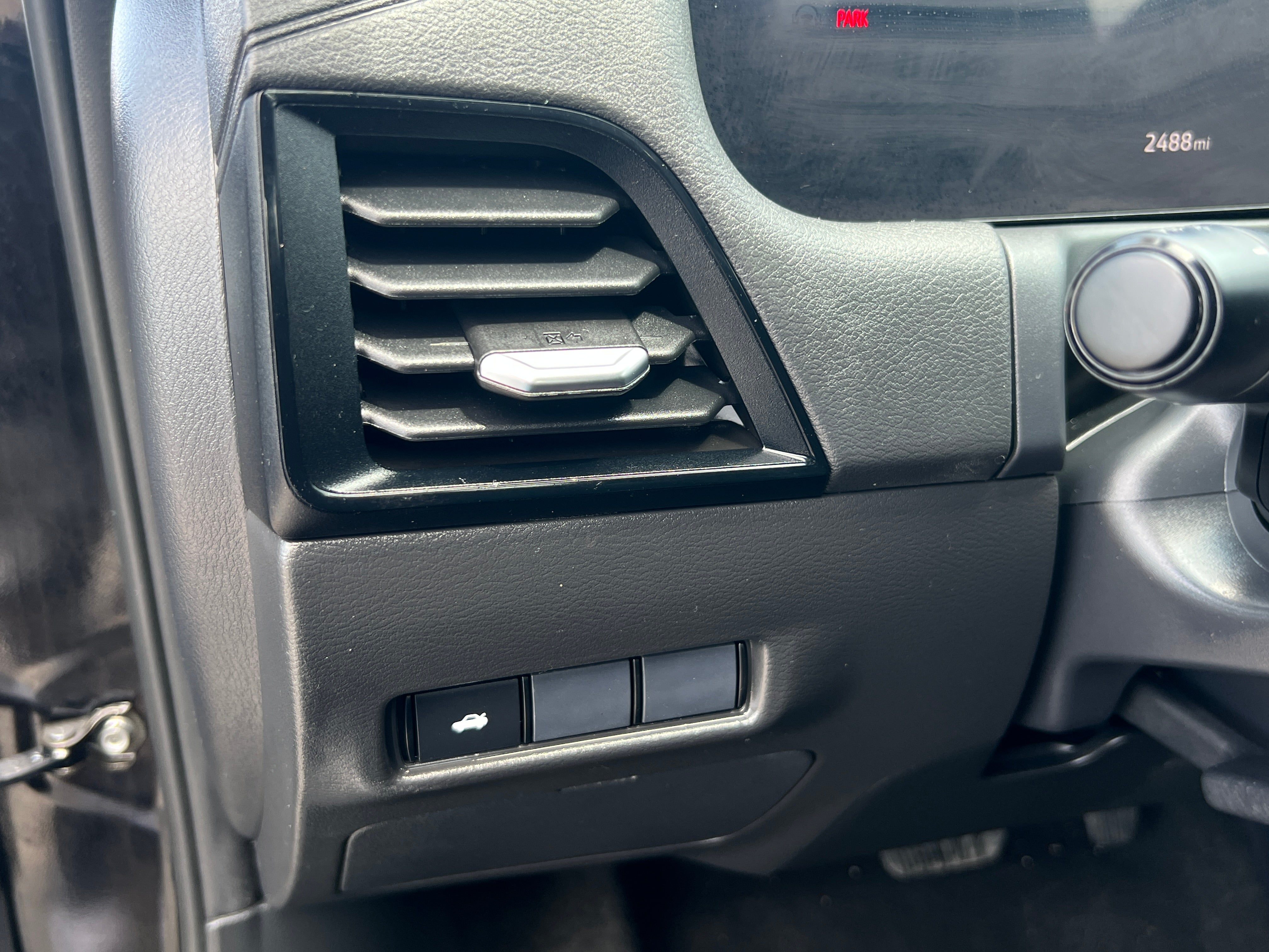 2026 Nissan Sentra SR - Photo 10