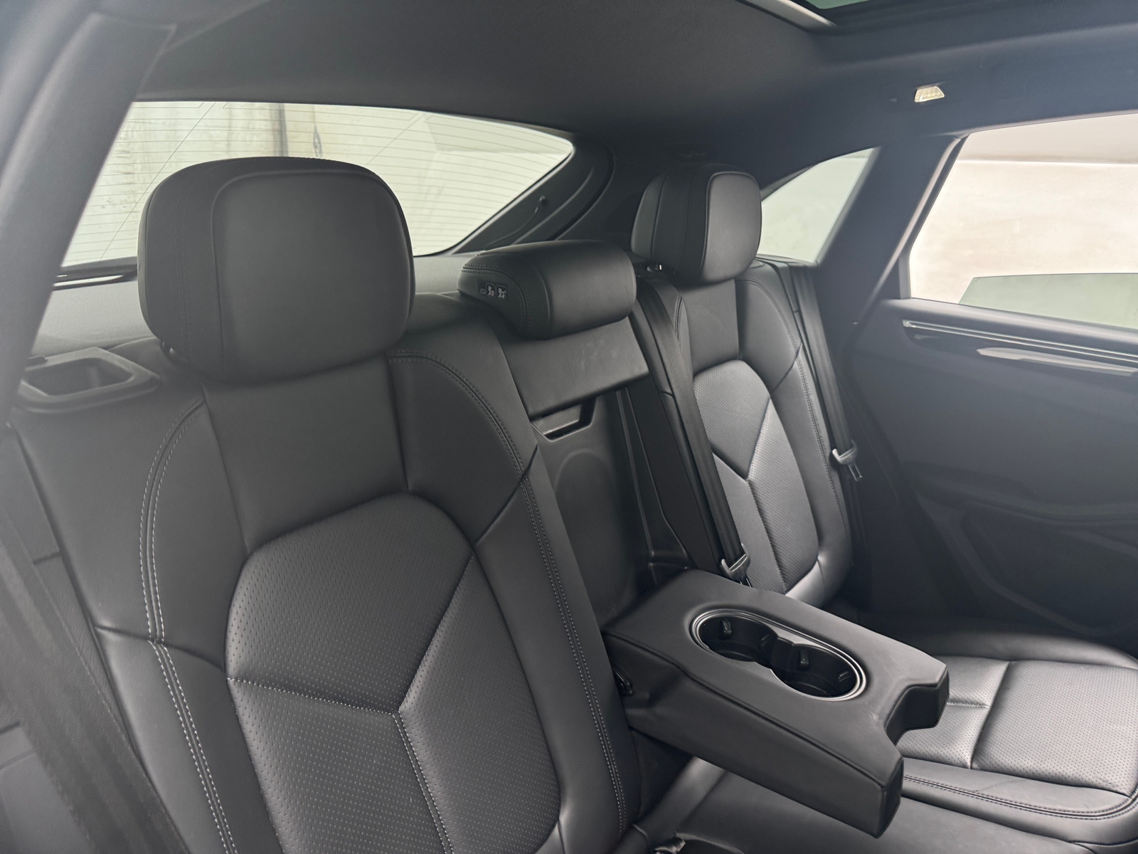 Thumbnail: 2022 Porsche Macan - 5