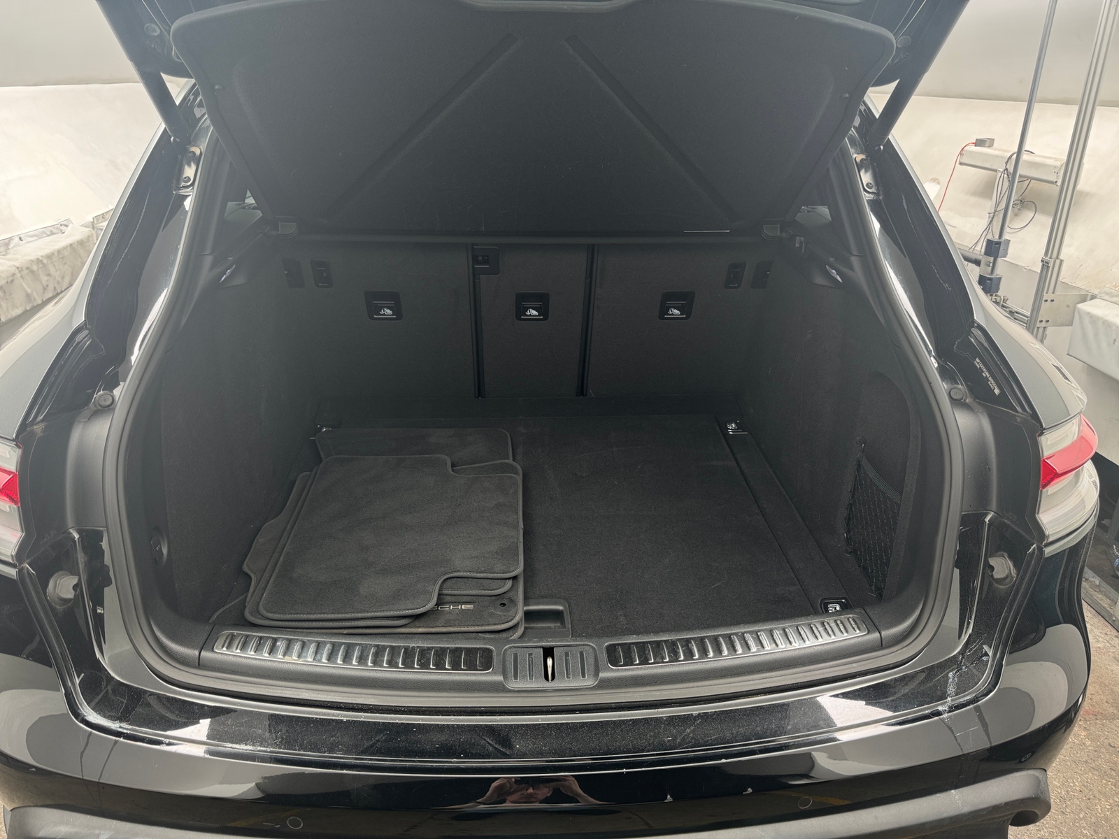 Thumbnail: 2022 Porsche Macan - 6