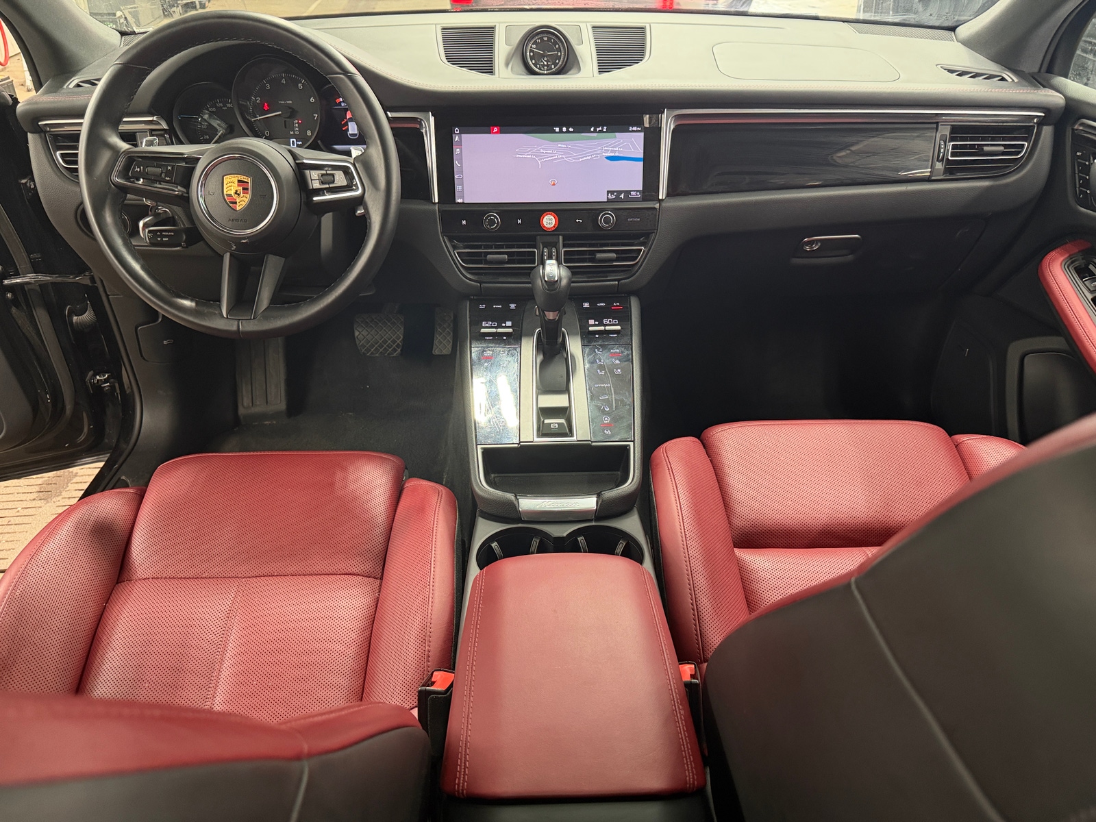 Thumbnail: 2022 Porsche Macan - 2