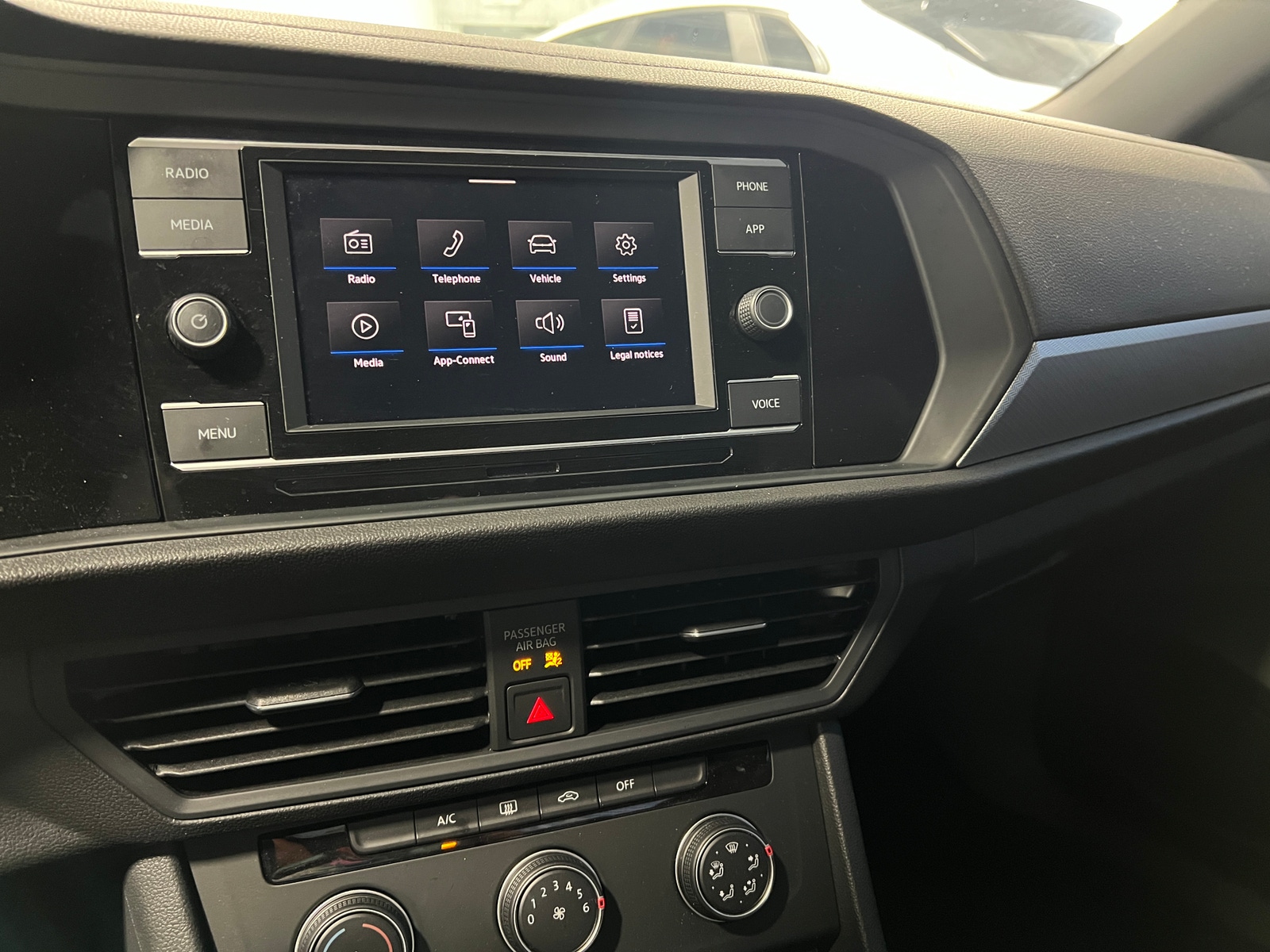 Thumbnail: 2023 Volkswagen Jetta - 4