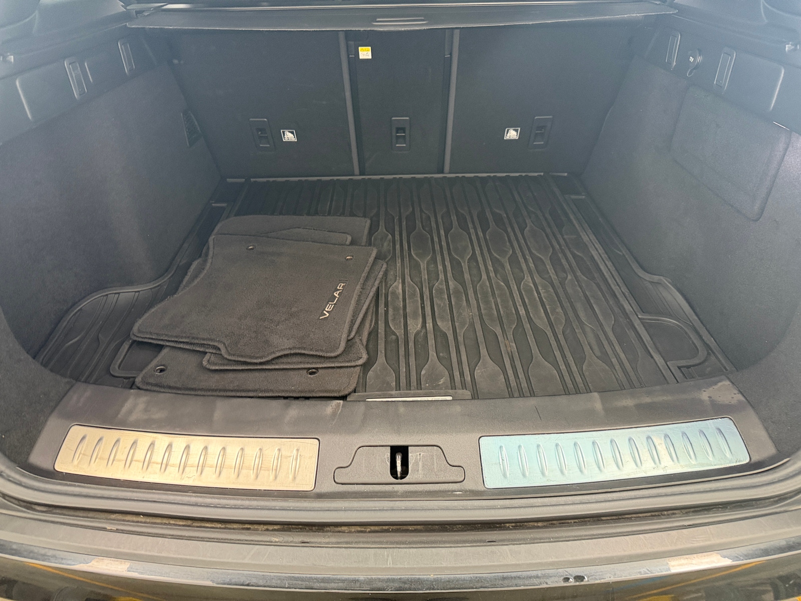 Thumbnail: 2020 Land Rover Range Rover Velar - 6