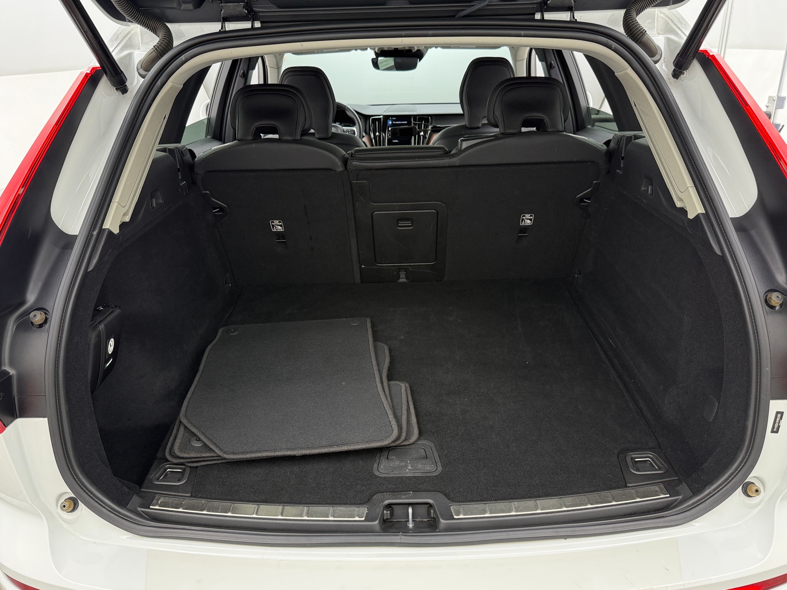 Thumbnail: 2021 Volvo XC60 - 6