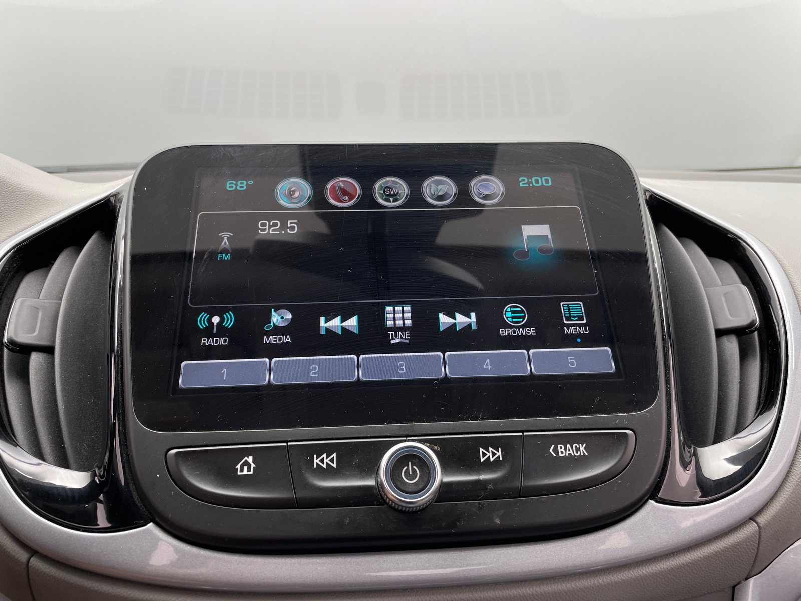 Thumbnail: 2017 Chevrolet Volt - 3