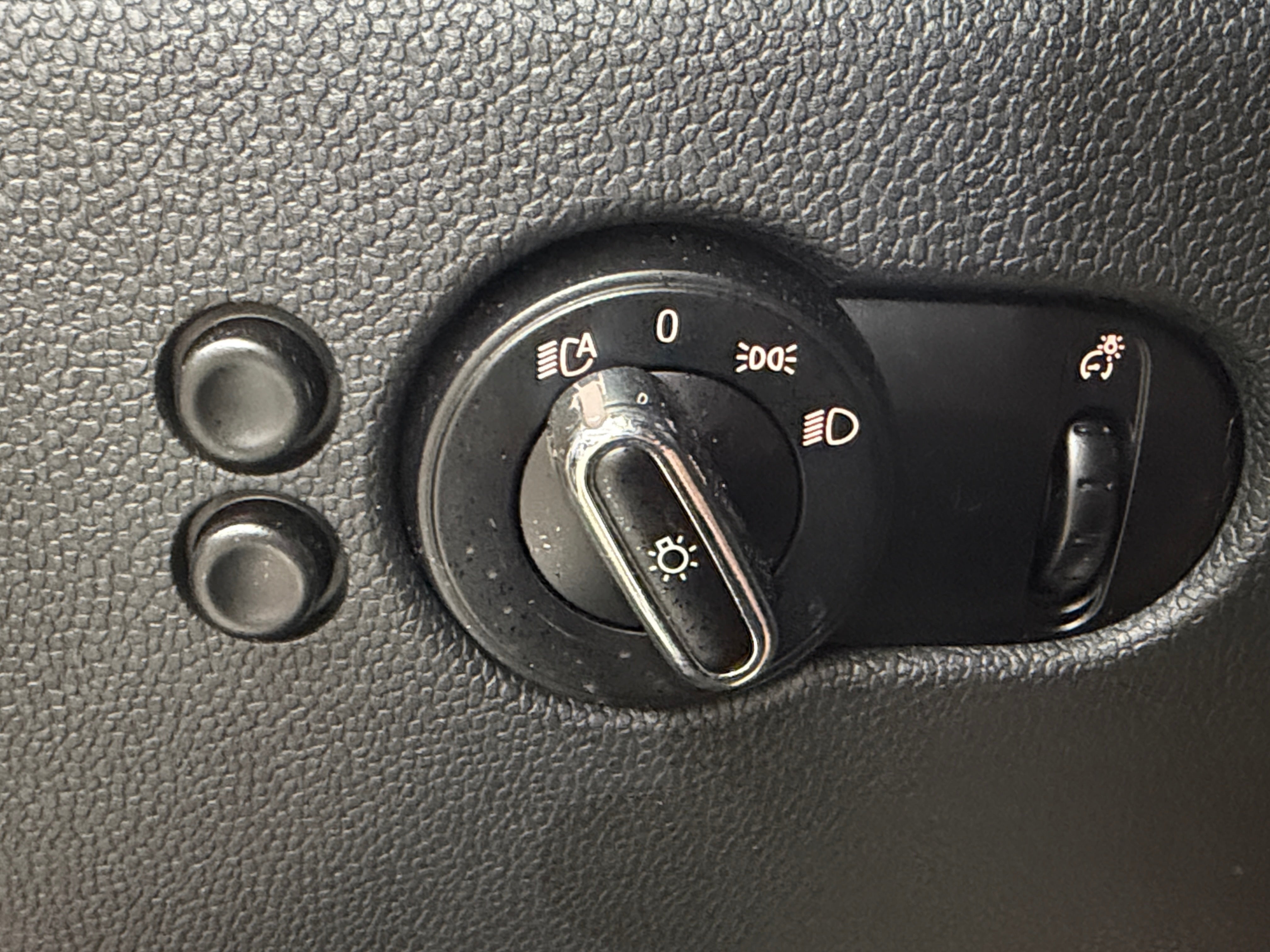 Used 2015 MINI Cooper Base with VIN WMWXM5C57FT941618 for sale in Colonial Heights, VA