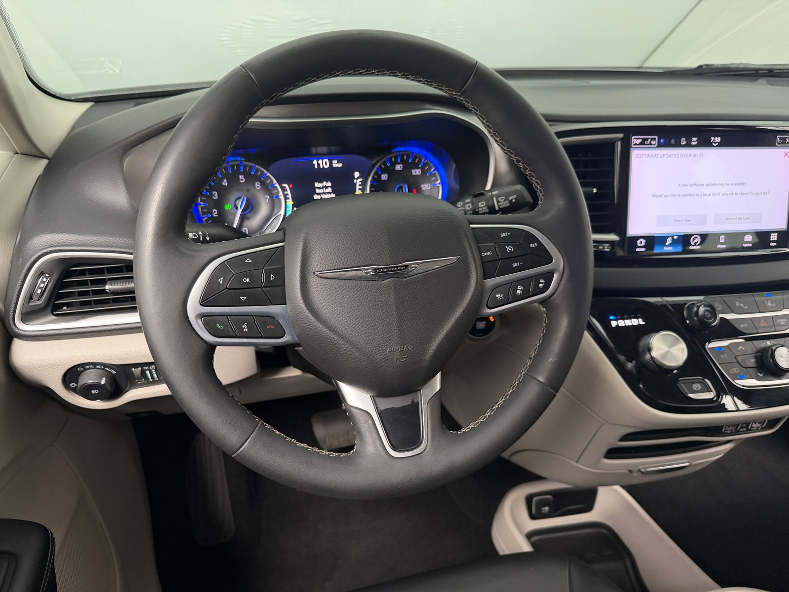 Thumbnail: 2024 Chrysler Pacifica - 4