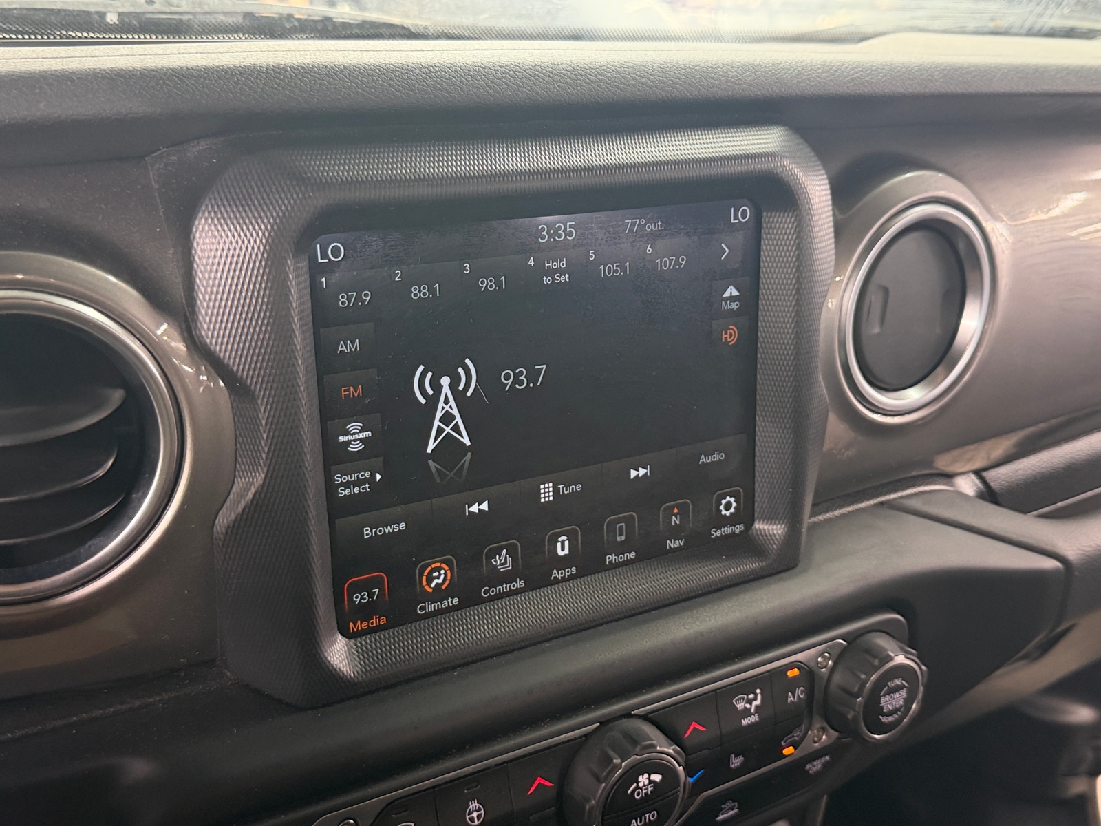 Thumbnail: 2020 Jeep Gladiator - 4