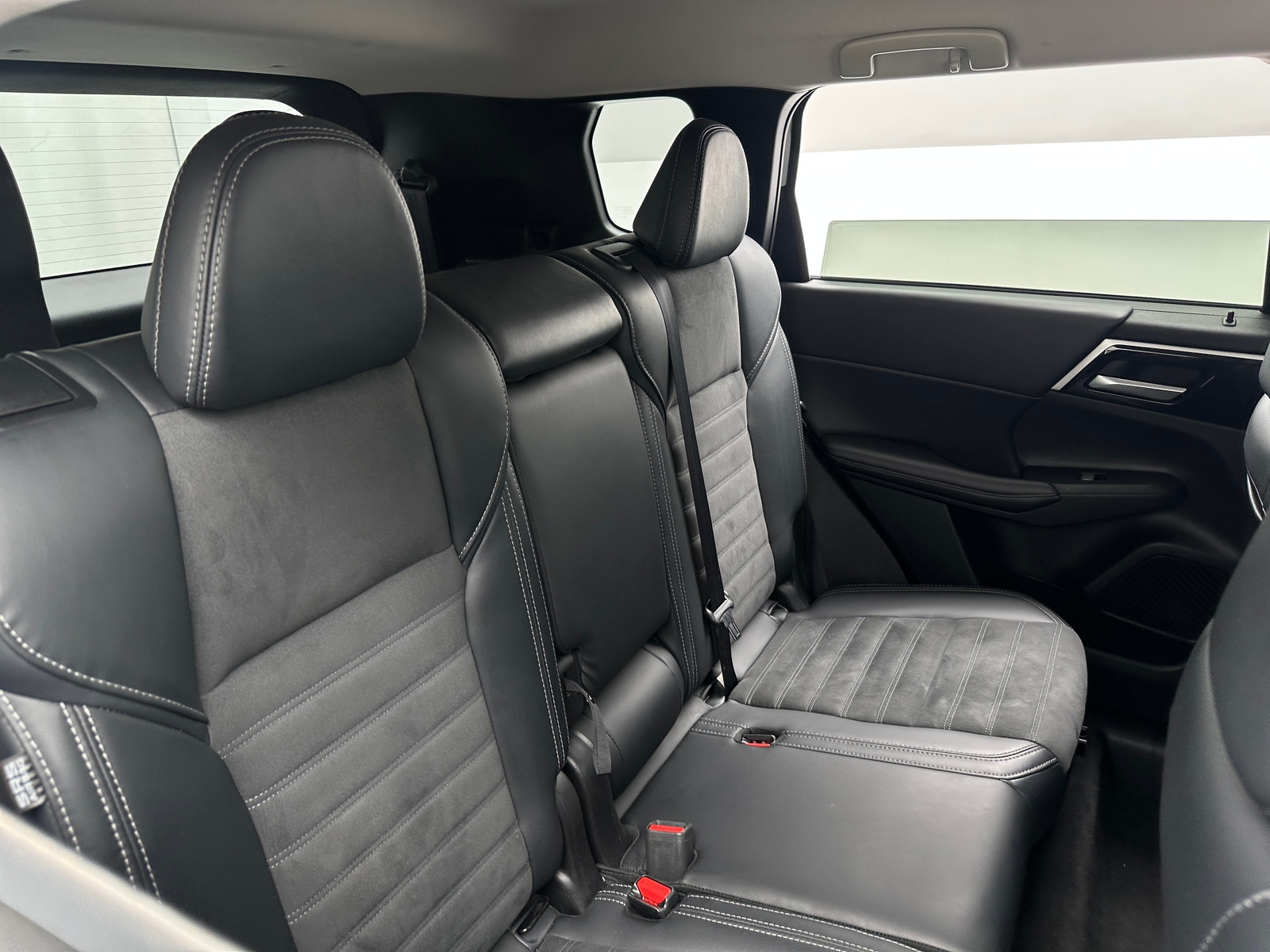 Thumbnail: 2024 Mitsubishi Outlander - 5