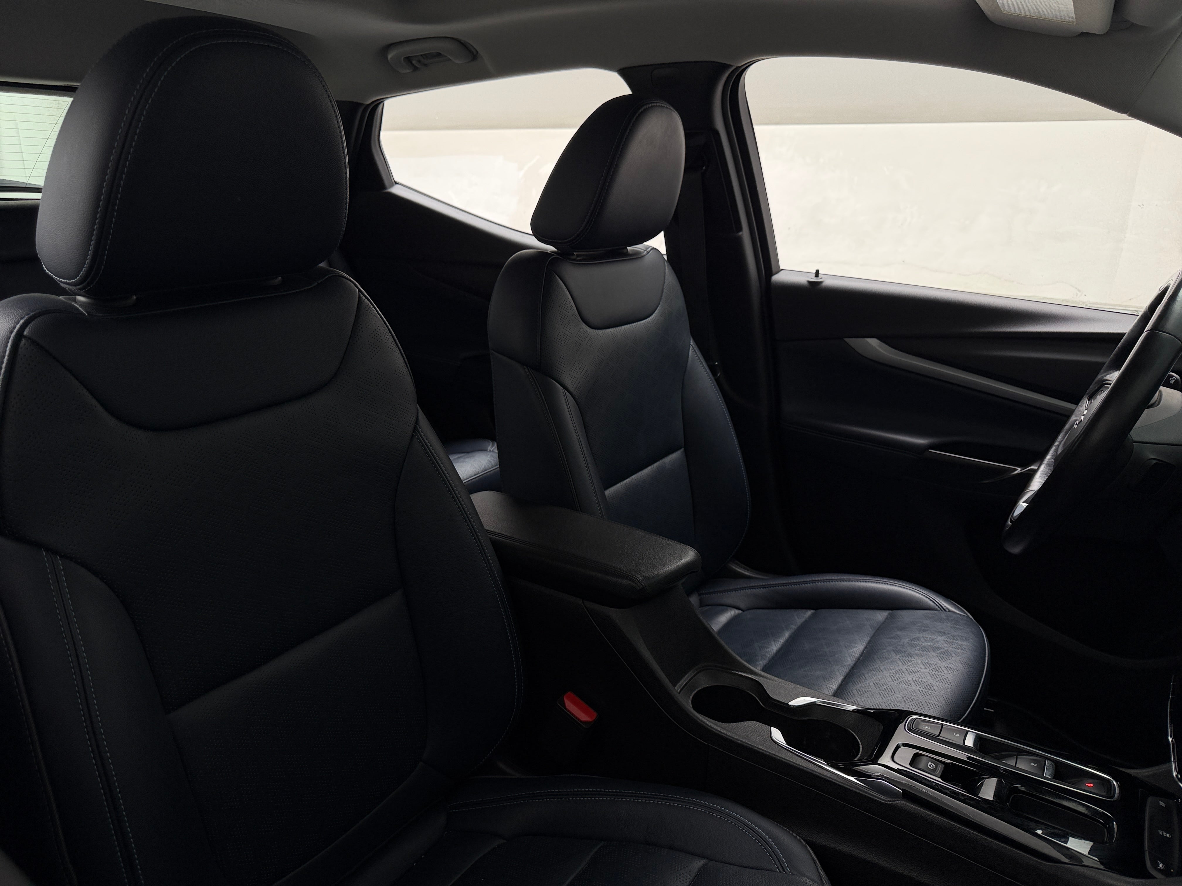 Used 2023 Chevrolet Bolt EUV Premier with VIN 1G1FZ6S04P4113607 for sale in Pewaukee, WI