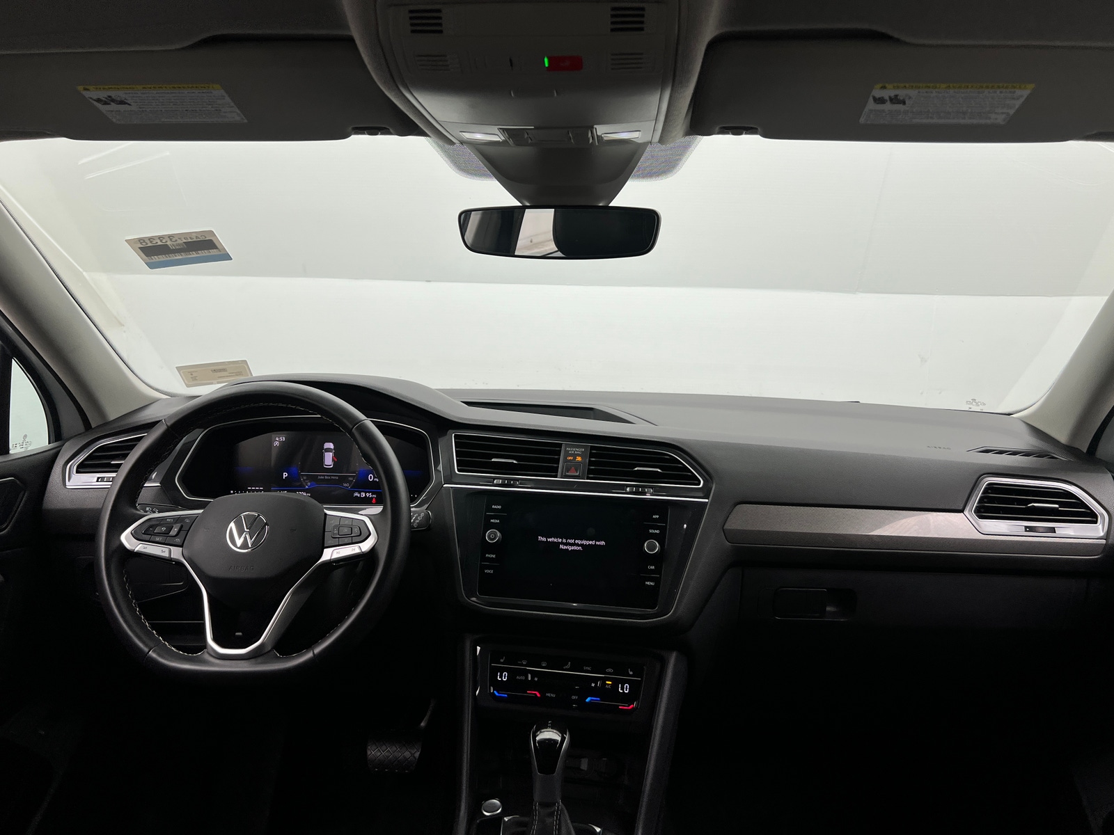 Thumbnail: 2024 Volkswagen Tiguan - 3