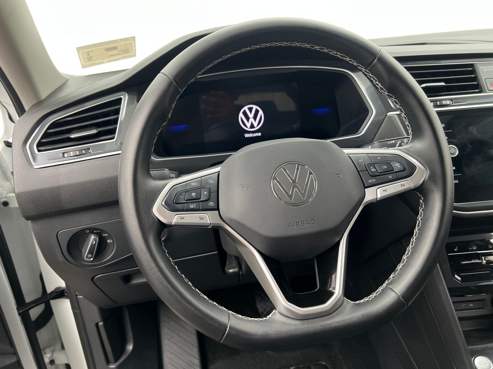 Thumbnail: 2024 Volkswagen Tiguan - 5