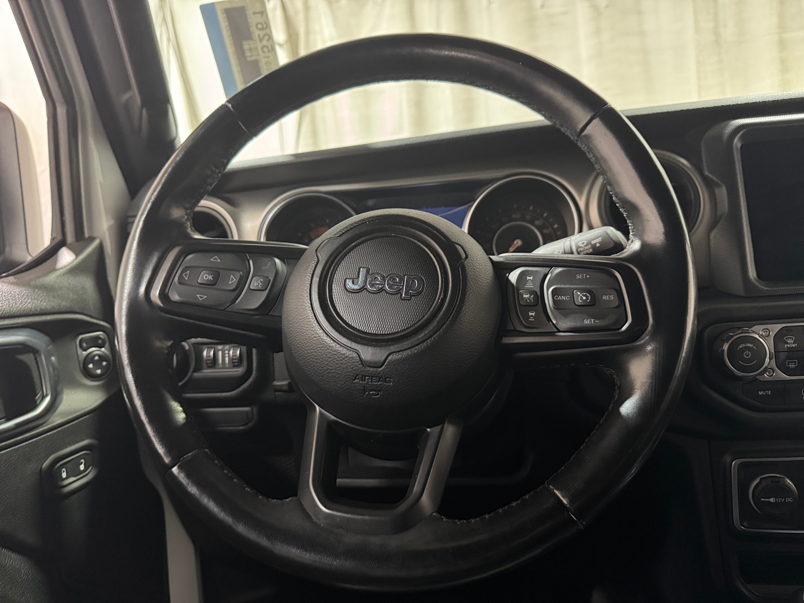 Thumbnail: 2021 Jeep Gladiator - 5