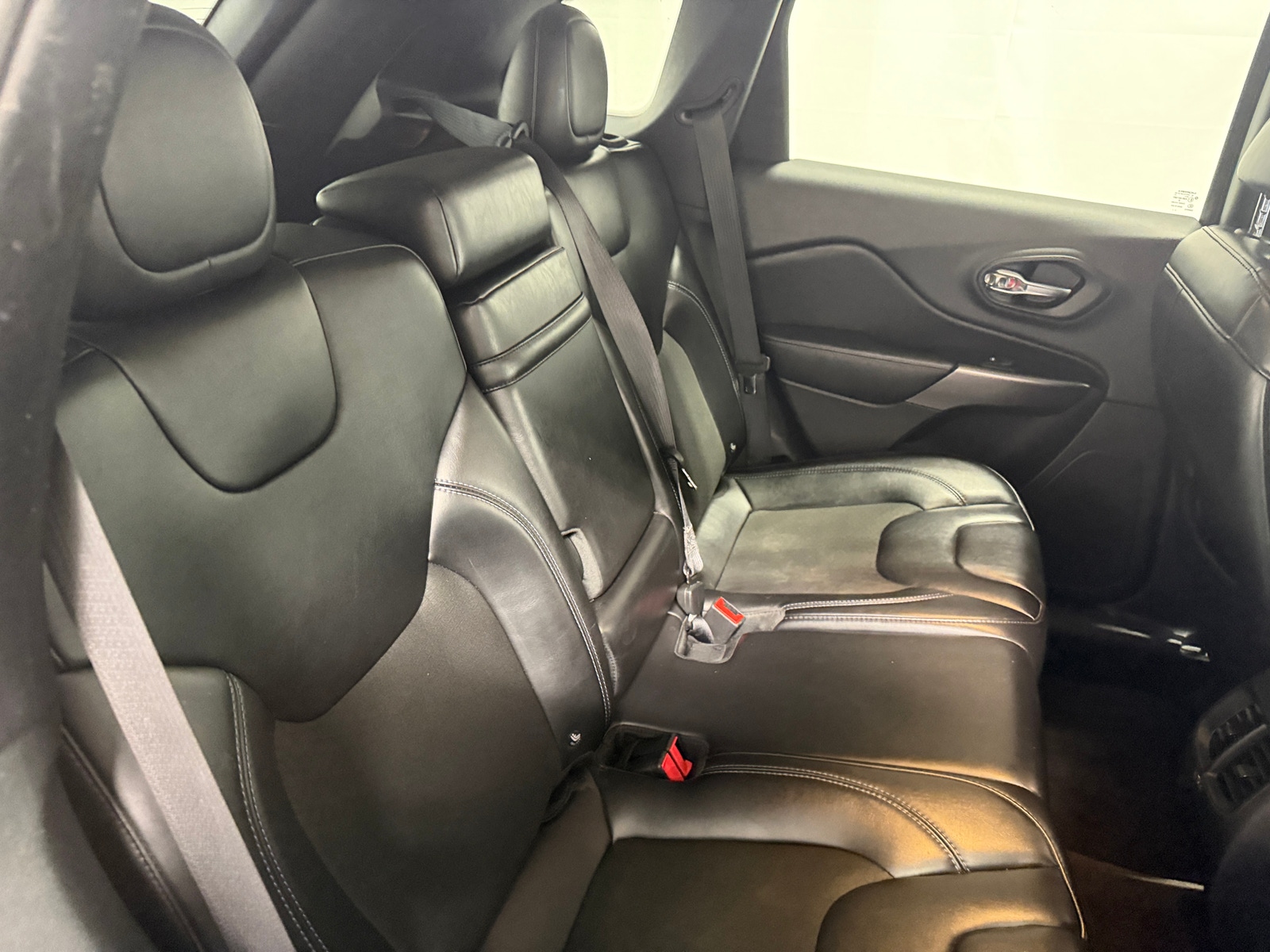 Thumbnail: 2019 Jeep Cherokee - 6