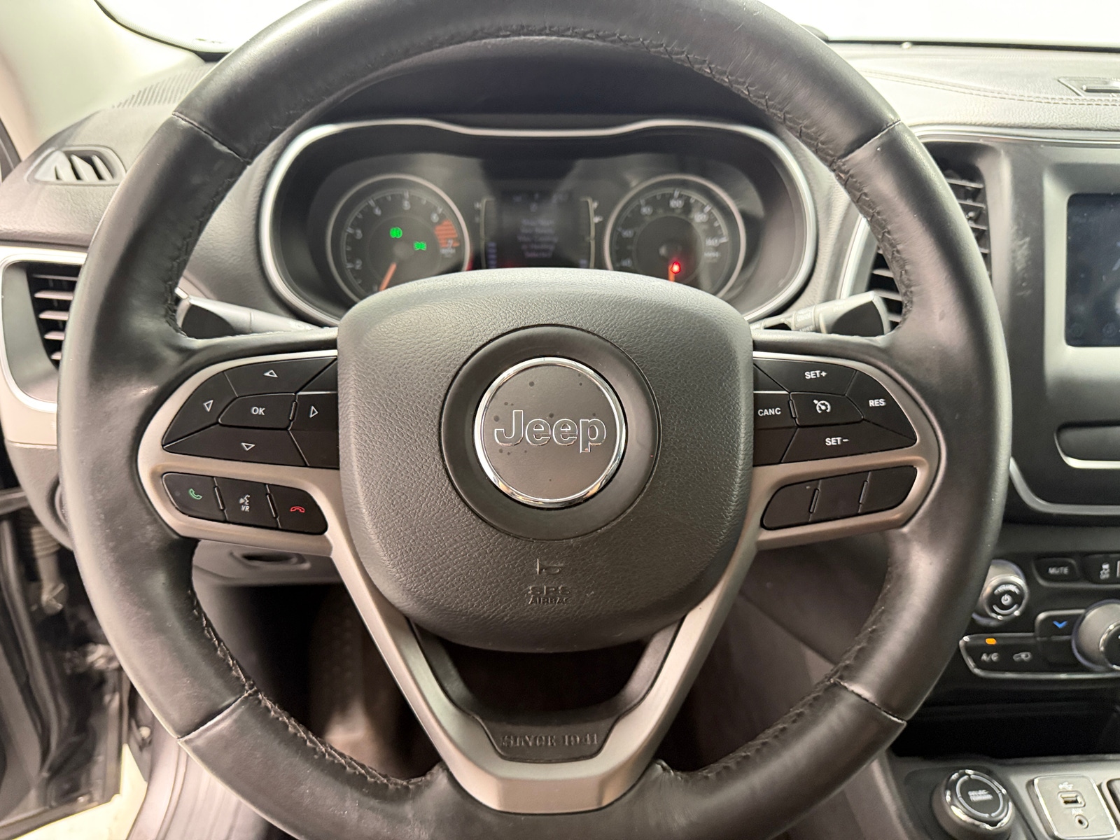 Thumbnail: 2019 Jeep Cherokee - 5