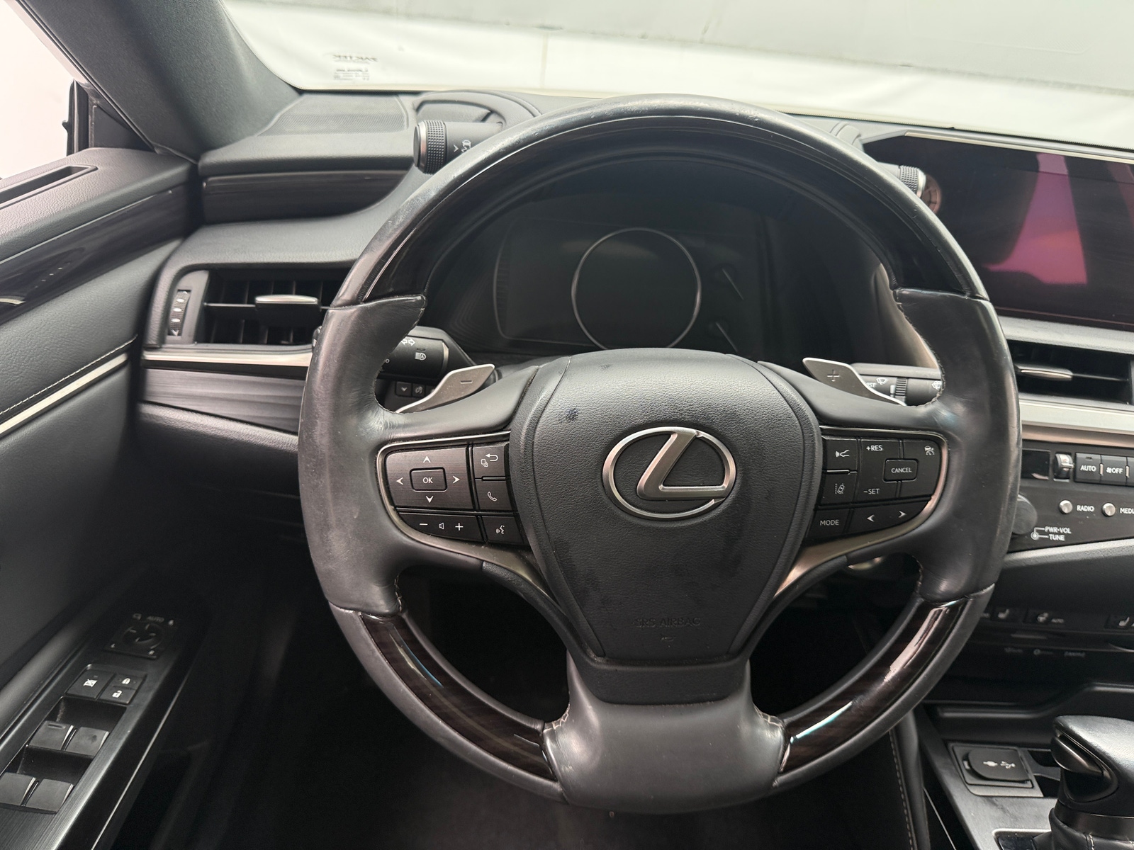 Thumbnail: 2020 Lexus ES - 4