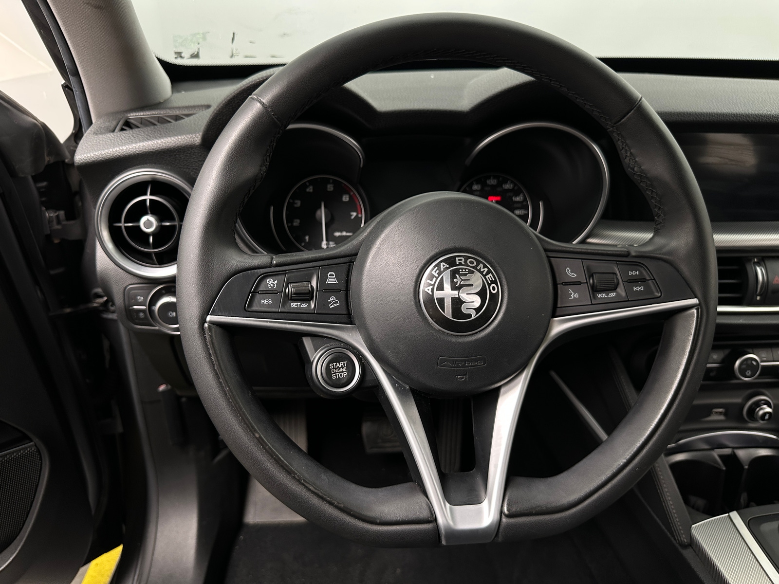 Thumbnail: 2018 Alfa Romeo Stelvio - 4