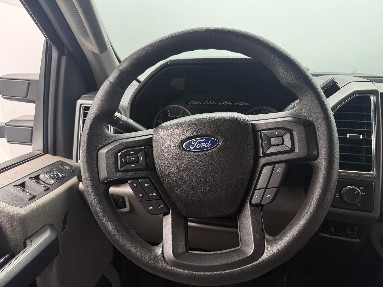 Thumbnail: 2018 Ford Econoline - 5