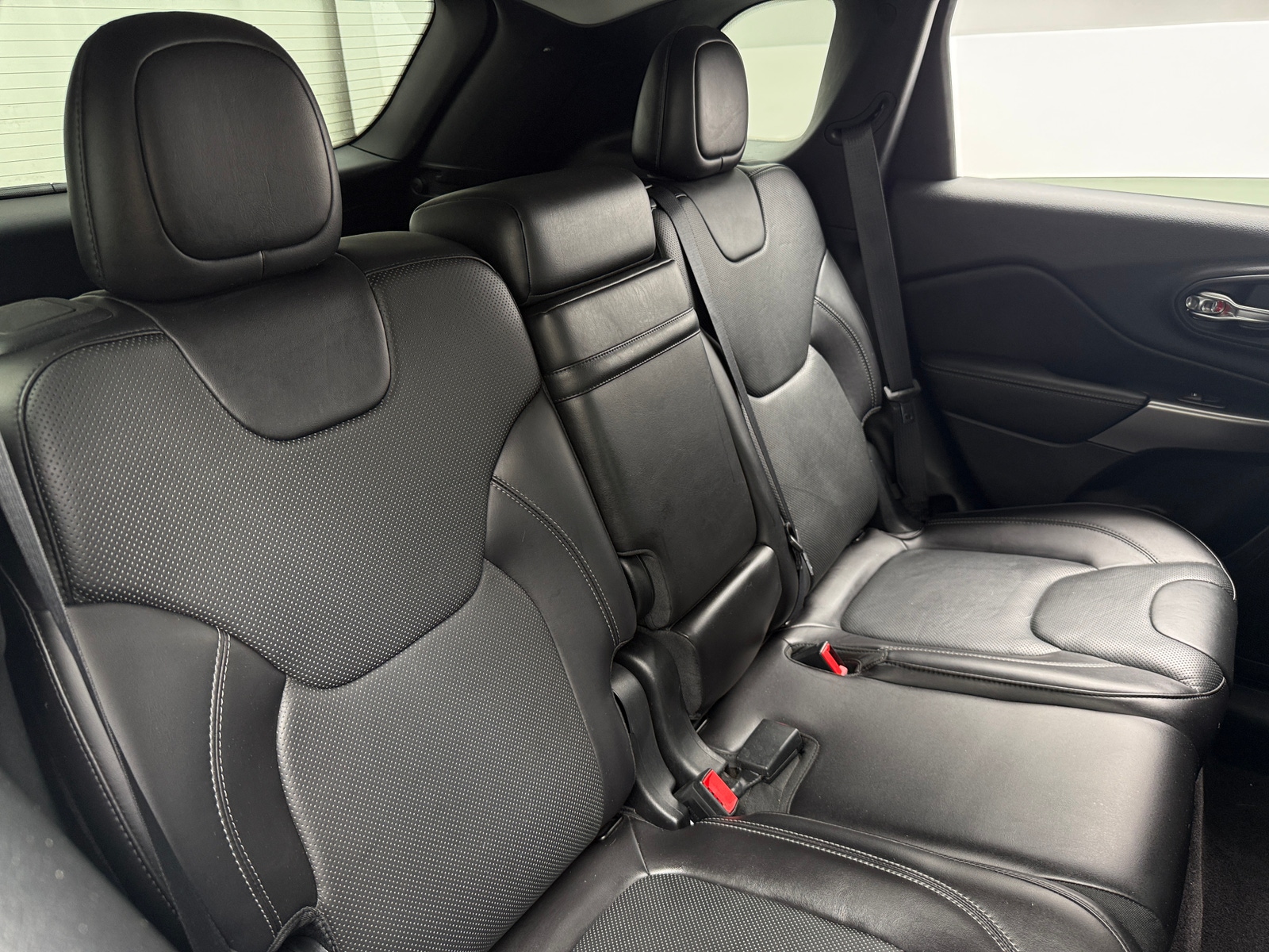 Thumbnail: 2019 Jeep Cherokee - 5