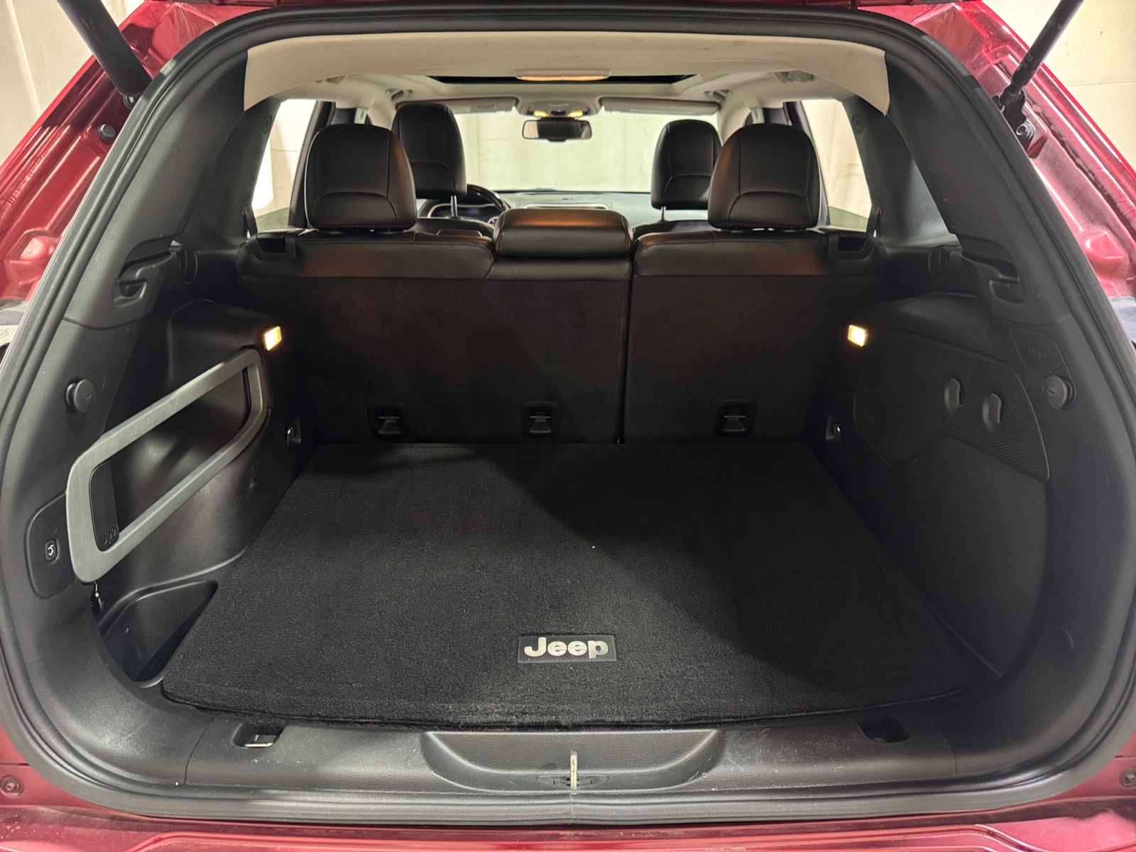 Thumbnail: 2017 Jeep Cherokee - 6