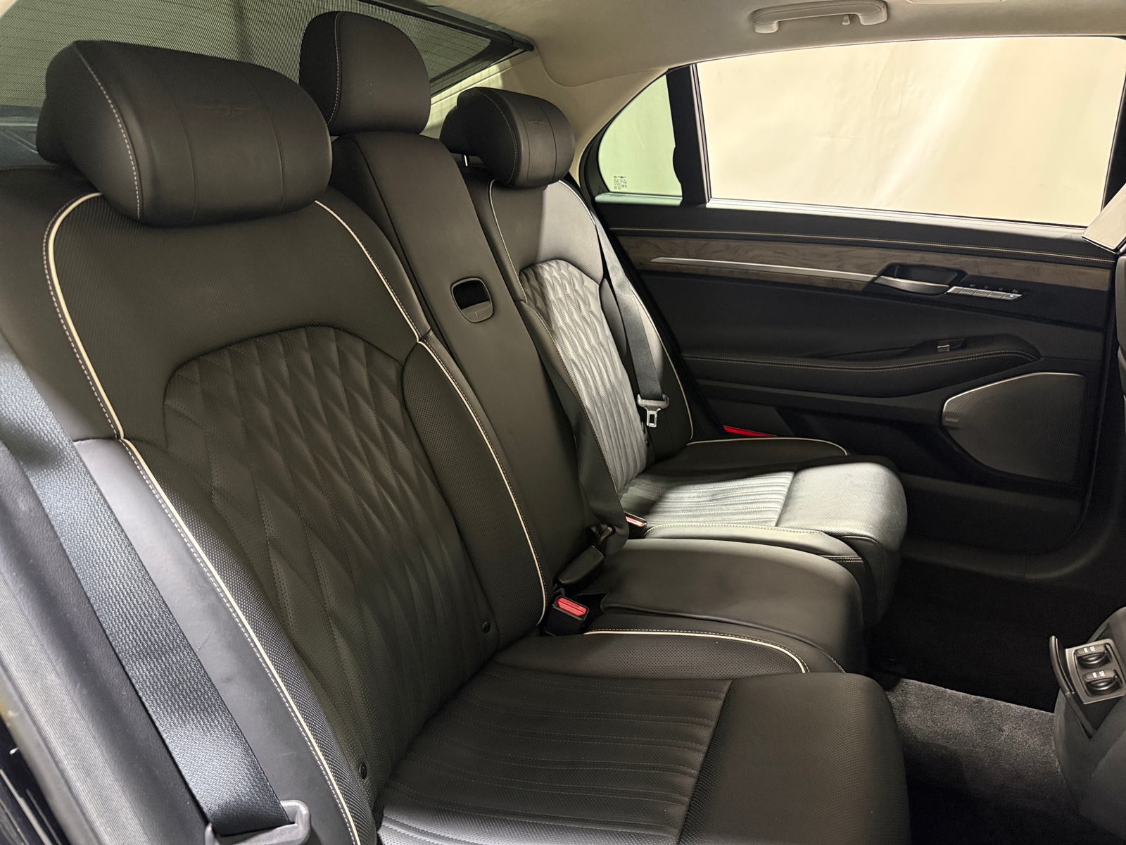 Thumbnail: 2020 Genesis G90 - 5