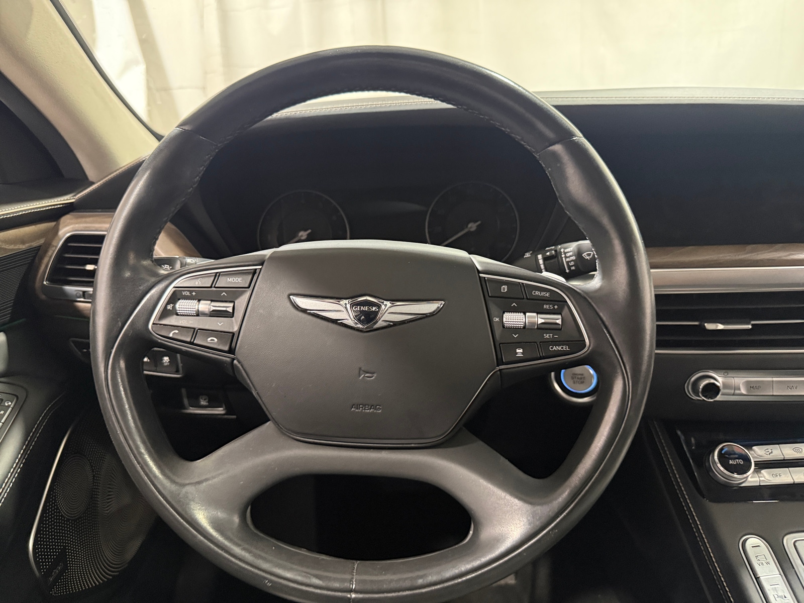 Thumbnail: 2020 Genesis G90 - 4