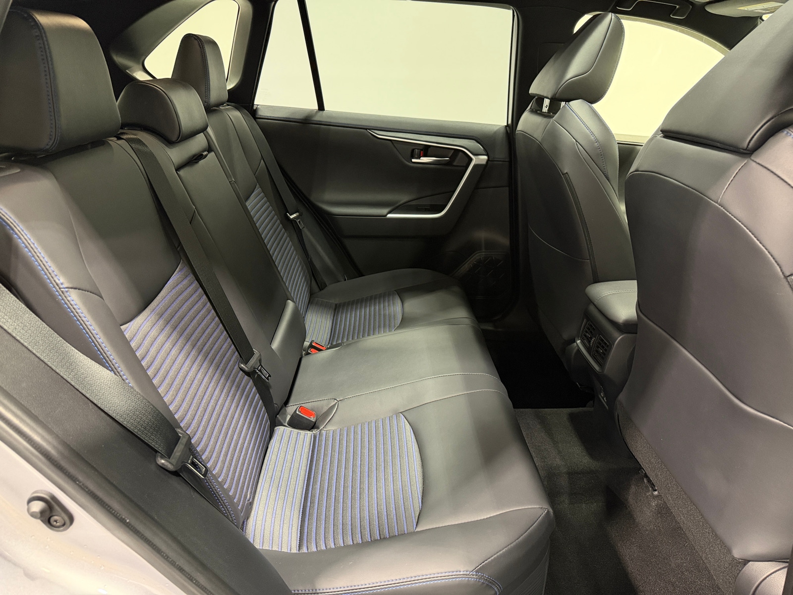 Thumbnail: 2025 Toyota RAV4 - 6