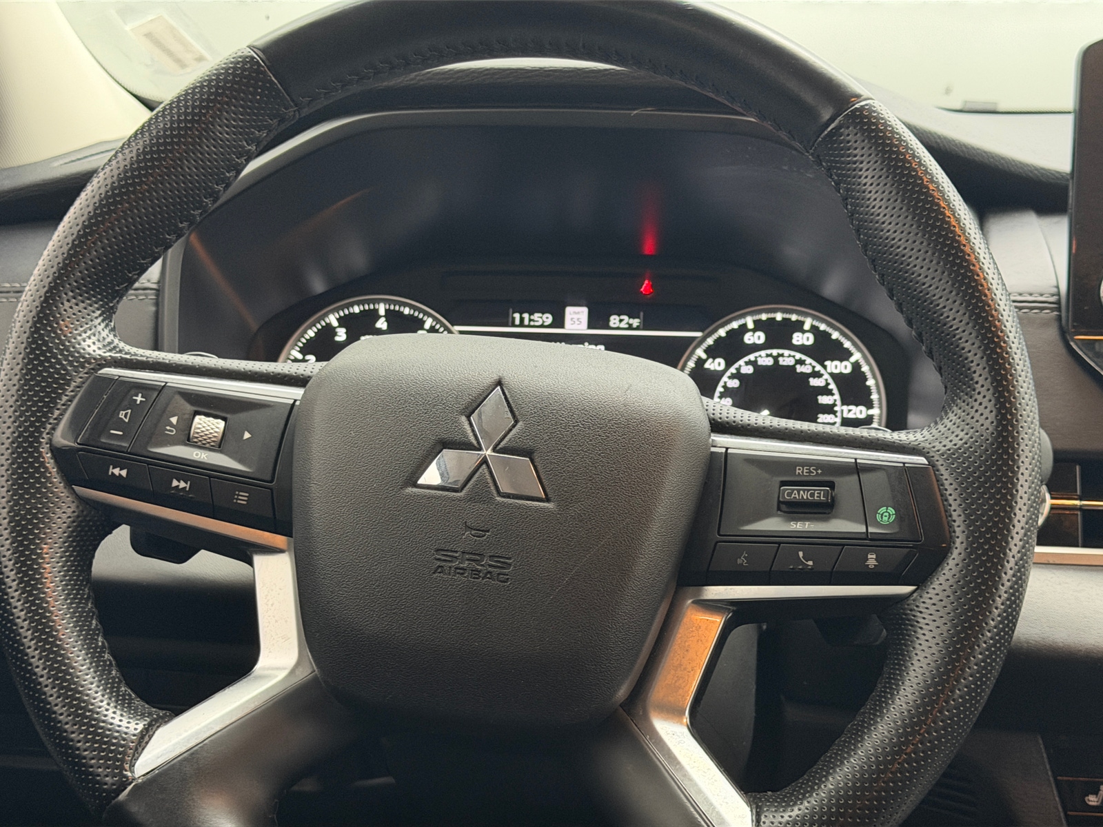 Thumbnail: 2024 Mitsubishi Outlander - 4