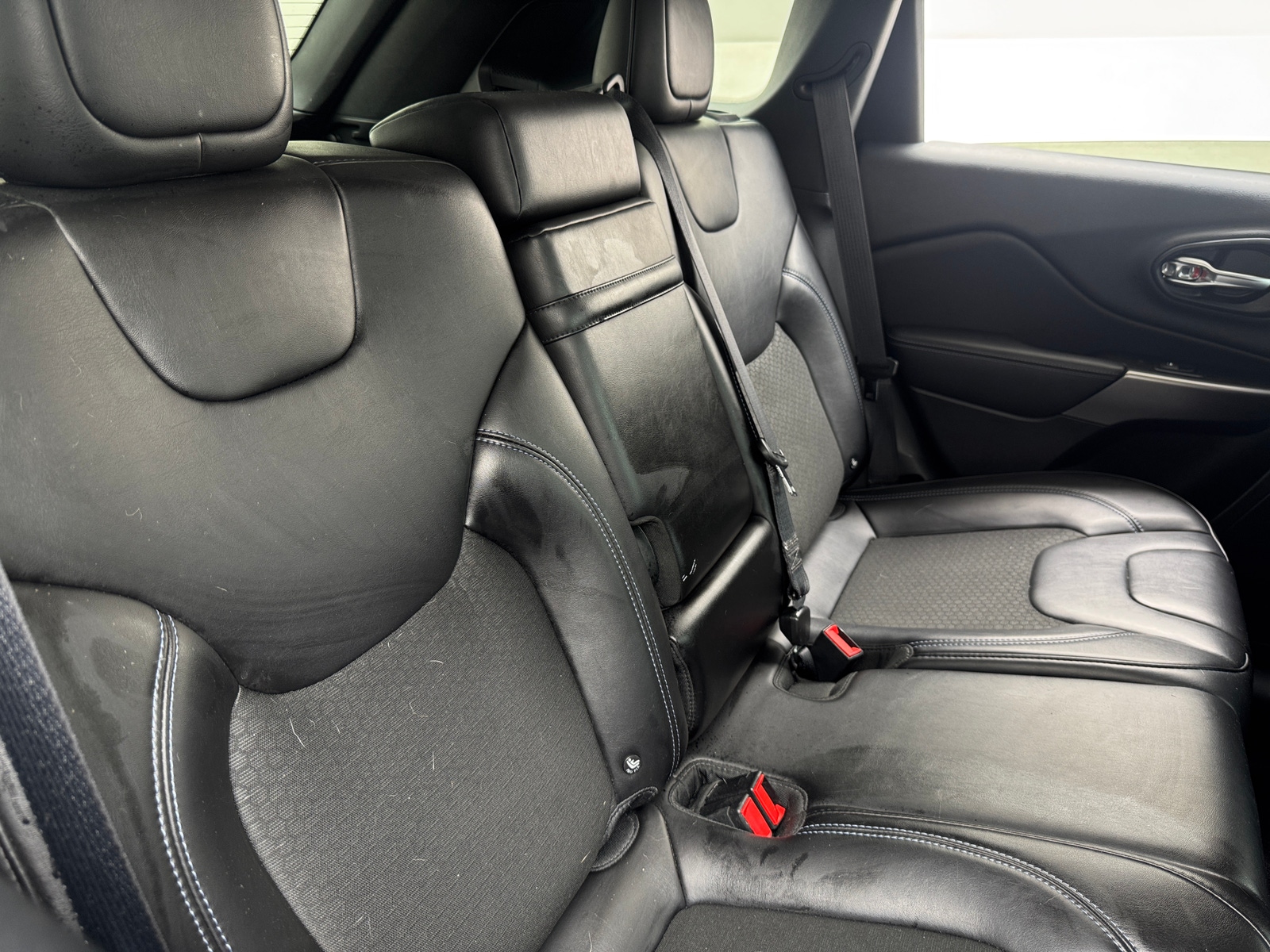 Thumbnail: 2019 Jeep Cherokee - 6