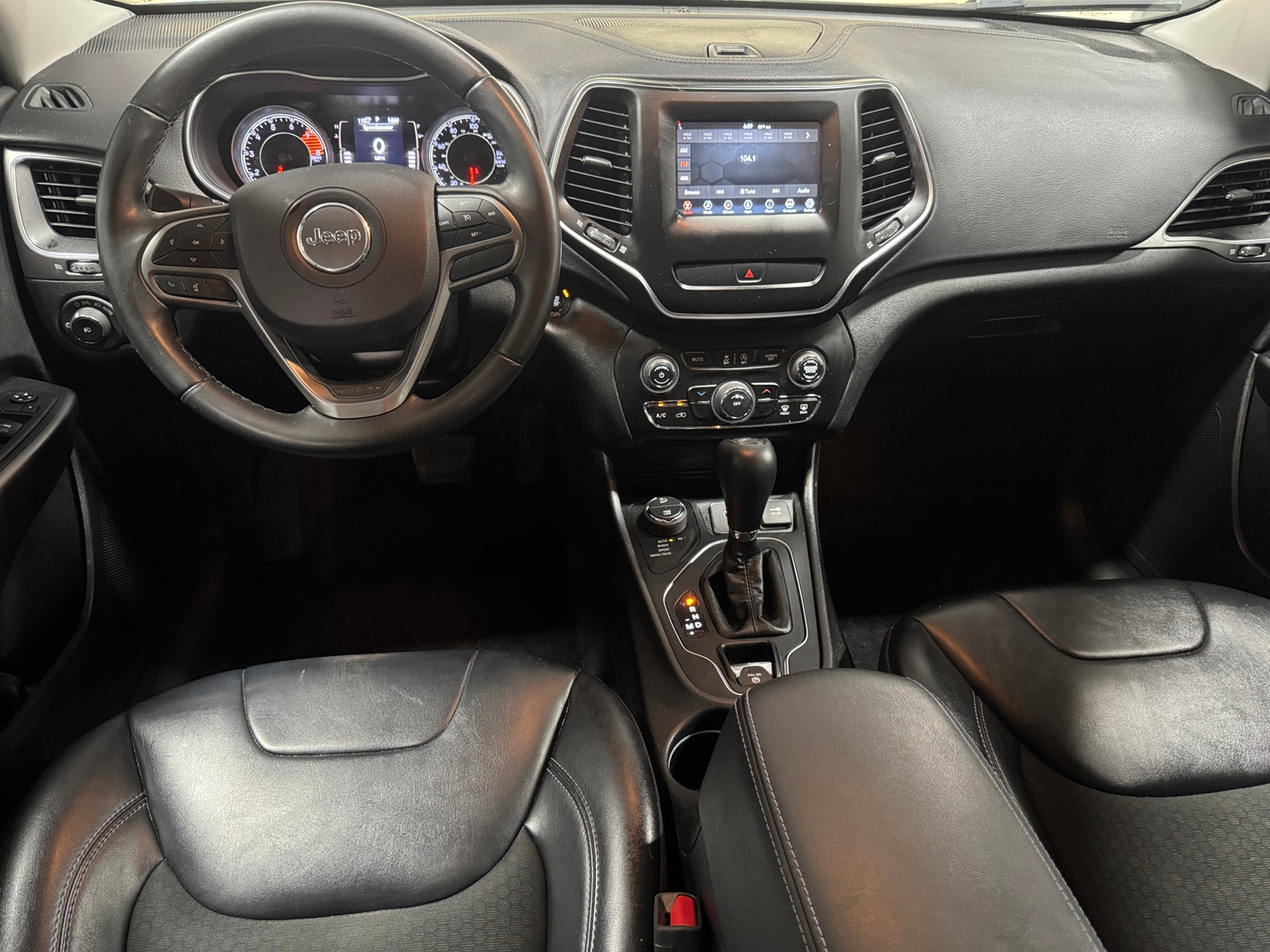 Thumbnail: 2019 Jeep Cherokee - 3